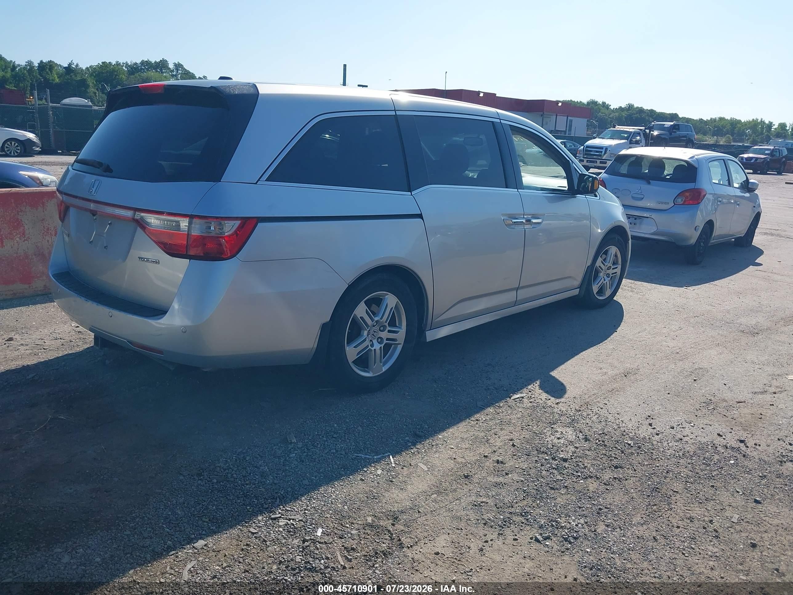 2011 Honda Odyssey Touring/touring Elite Silver vin: 5FNRL5H98BB089836