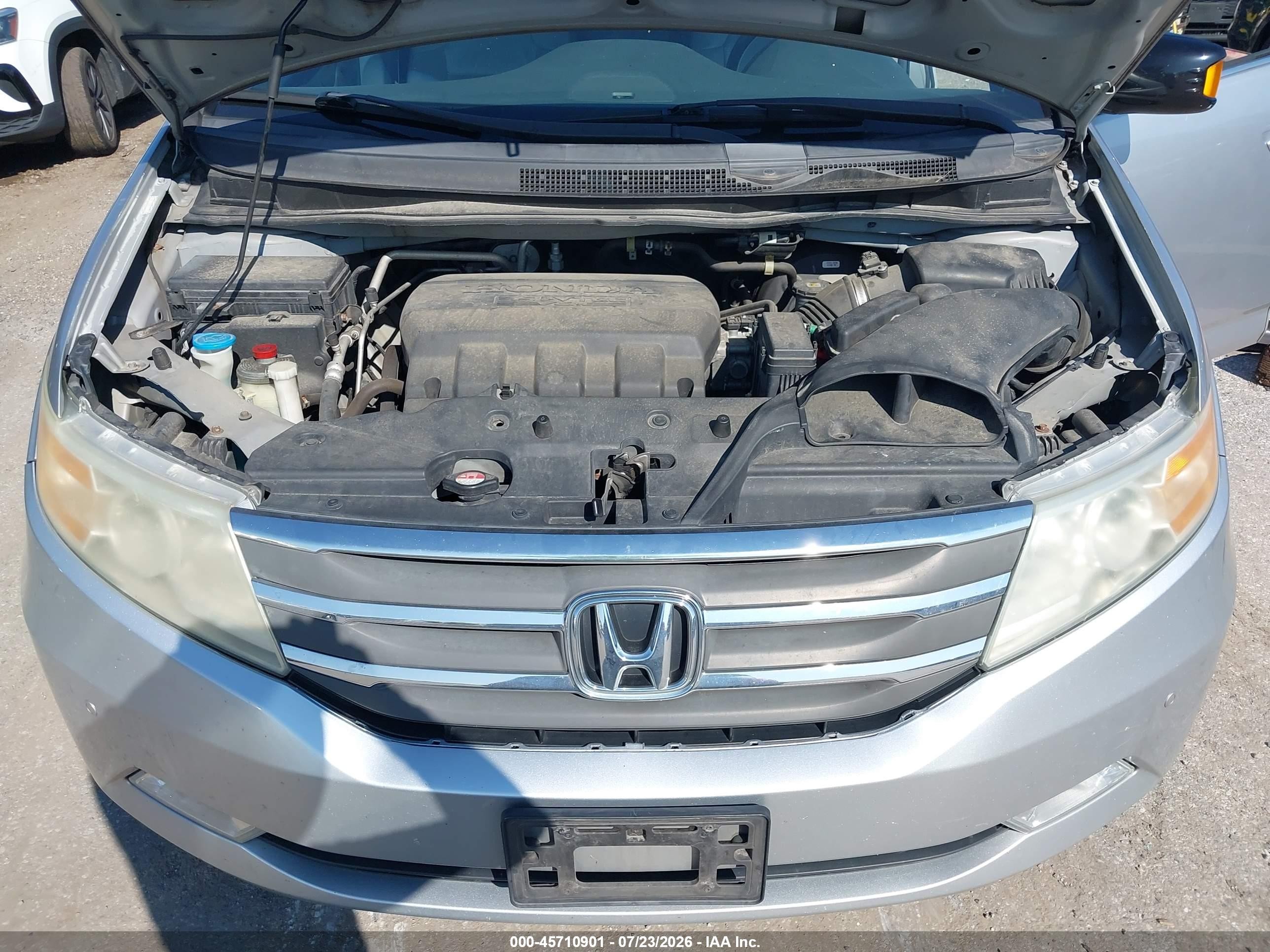 2011 Honda Odyssey Touring/touring Elite Silver vin: 5FNRL5H98BB089836