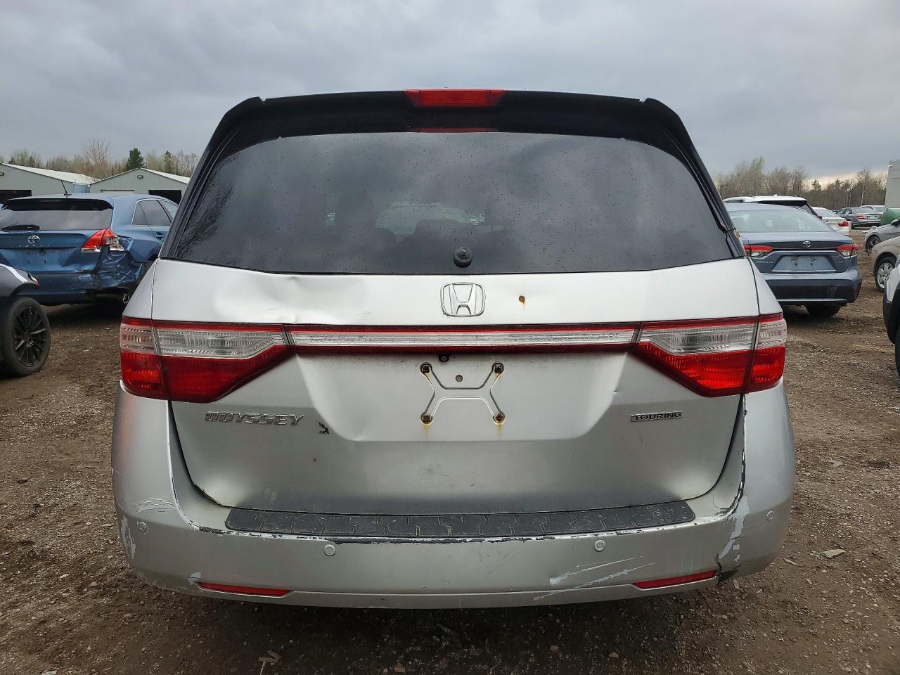 2011 Honda Odyssey Touring Silver vin: 5FNRL5H98BB510017