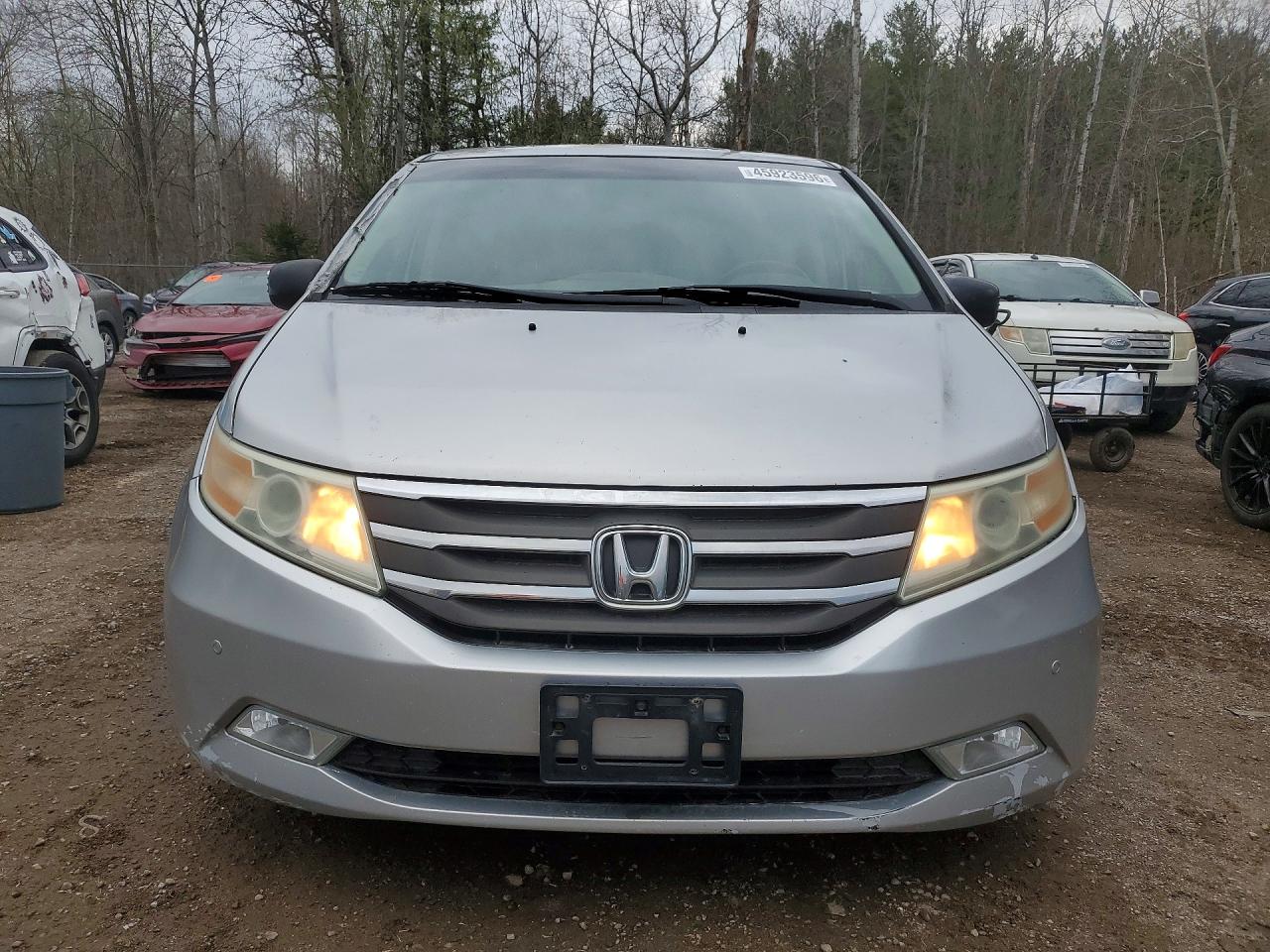 2011 Honda Odyssey Touring Silver vin: 5FNRL5H98BB510017