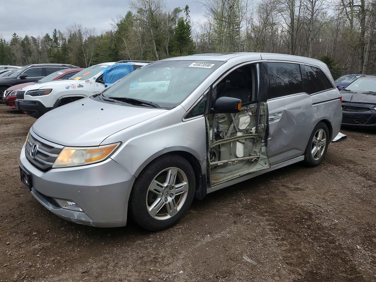 2011 Honda Odyssey Touring Silver vin: 5FNRL5H98BB510017