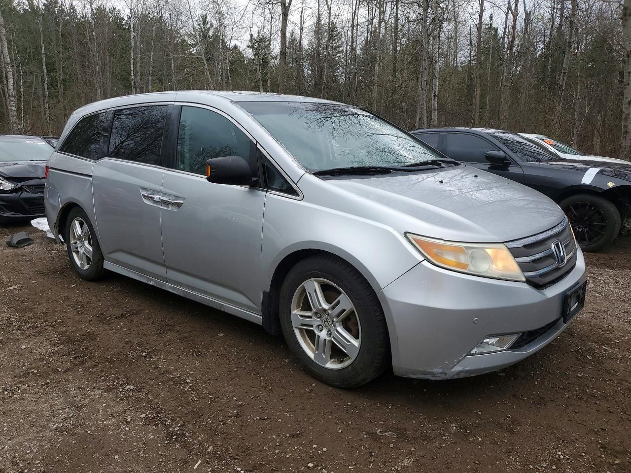 2011 Honda Odyssey Touring Silver vin: 5FNRL5H98BB510017
