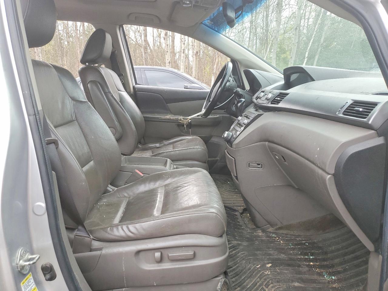 2011 Honda Odyssey Touring Silver vin: 5FNRL5H98BB510017