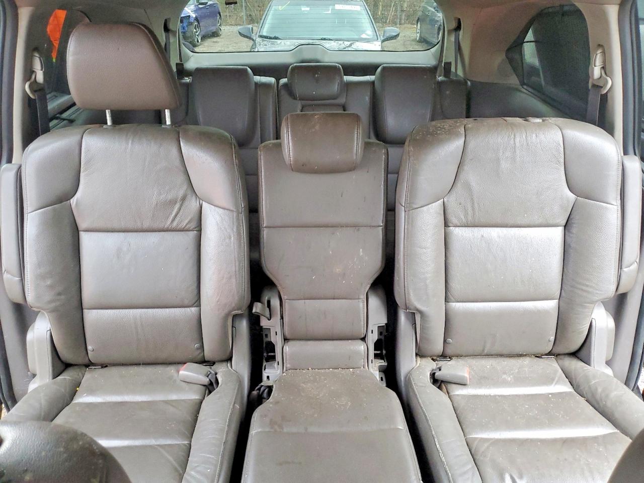 2011 Honda Odyssey Touring Silver vin: 5FNRL5H98BB510017