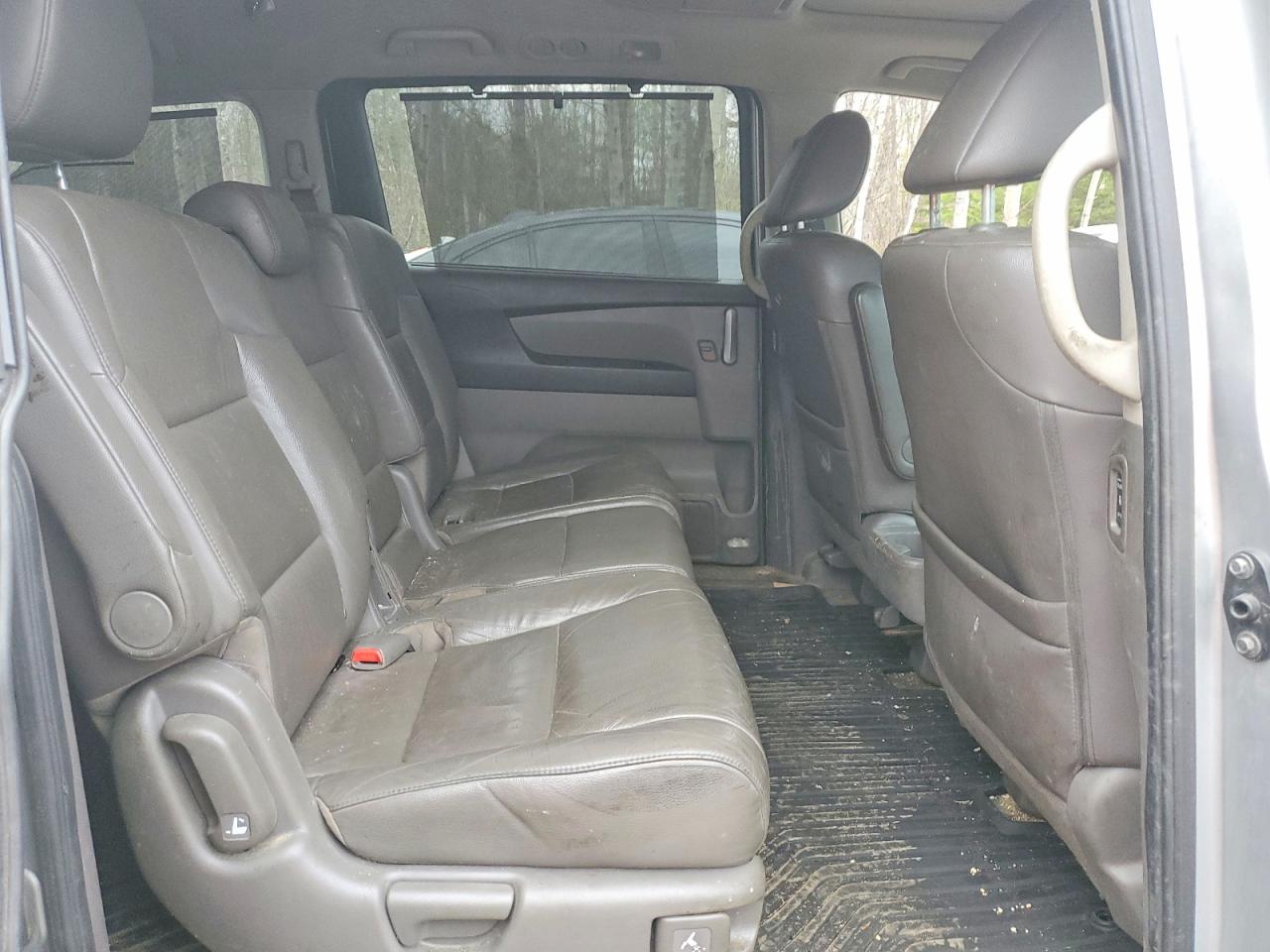 2011 Honda Odyssey Touring Silver vin: 5FNRL5H98BB510017