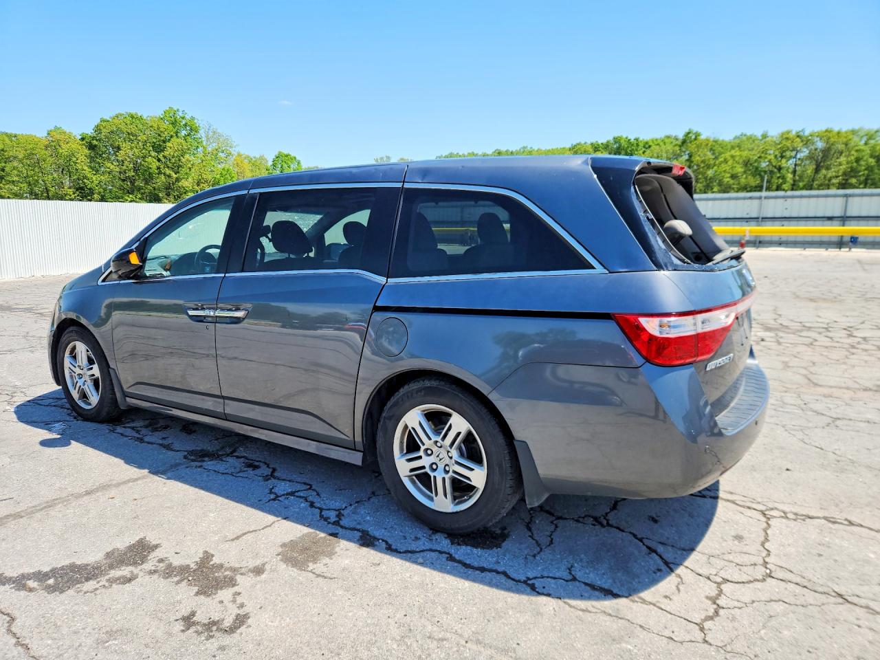 2012 Honda Odyssey Touring Gray vin: 5FNRL5H98CB041576