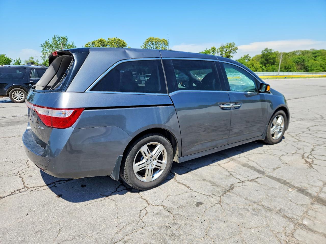 2012 Honda Odyssey Touring Gray vin: 5FNRL5H98CB041576