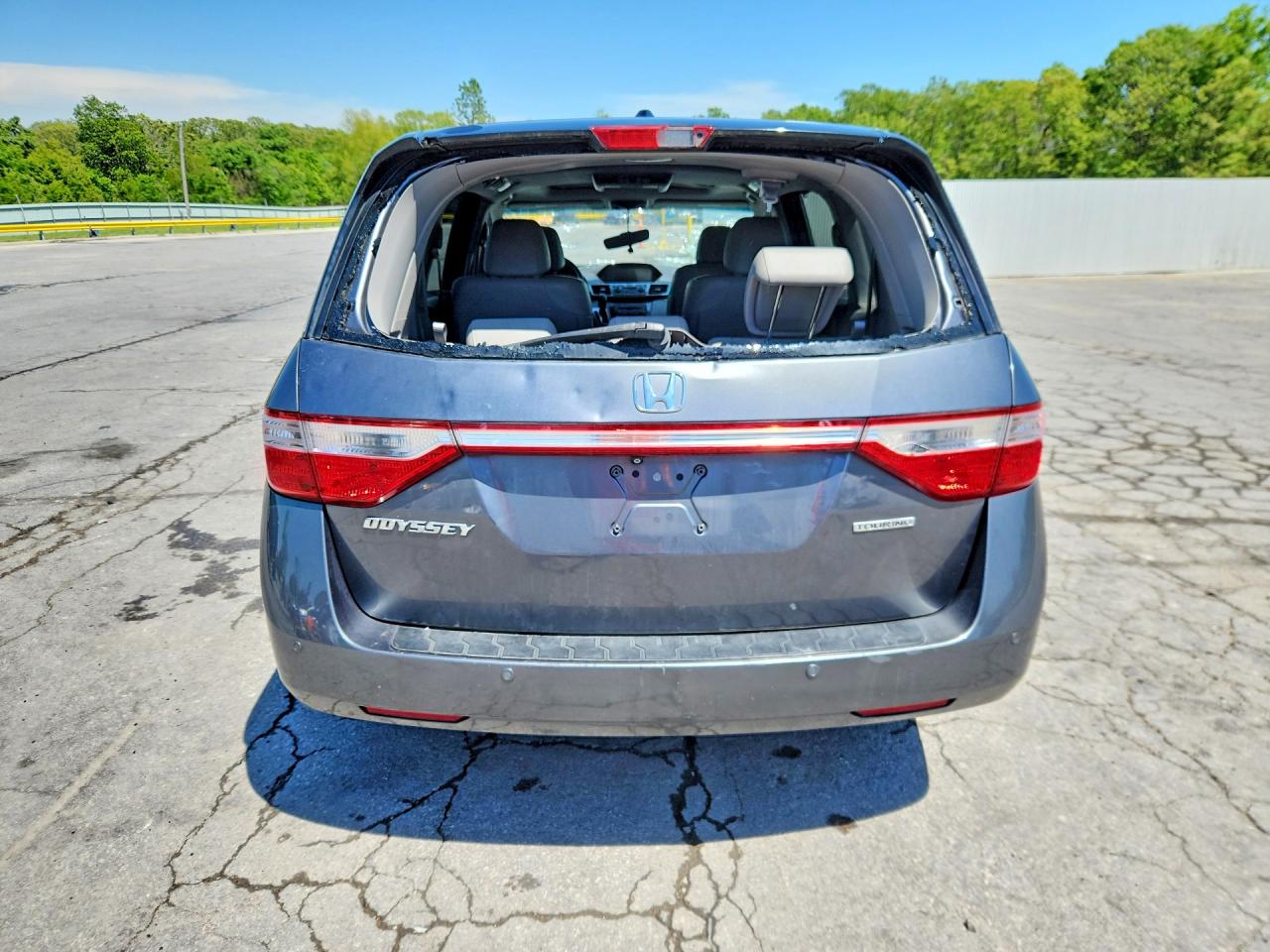 2012 Honda Odyssey Touring Gray vin: 5FNRL5H98CB041576