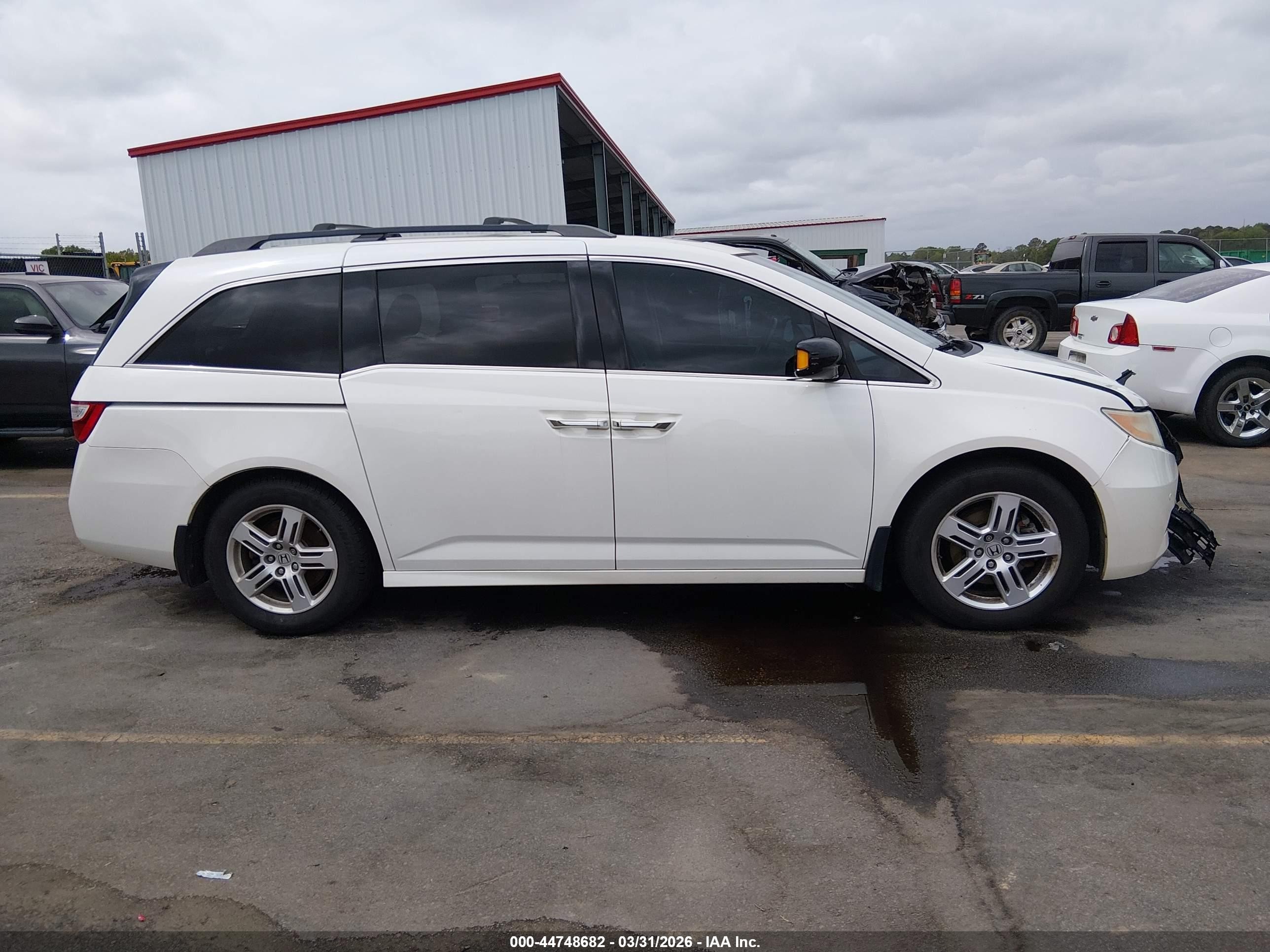 2012 Honda Odyssey Touring/touring Elite White vin: 5FNRL5H98CB051427