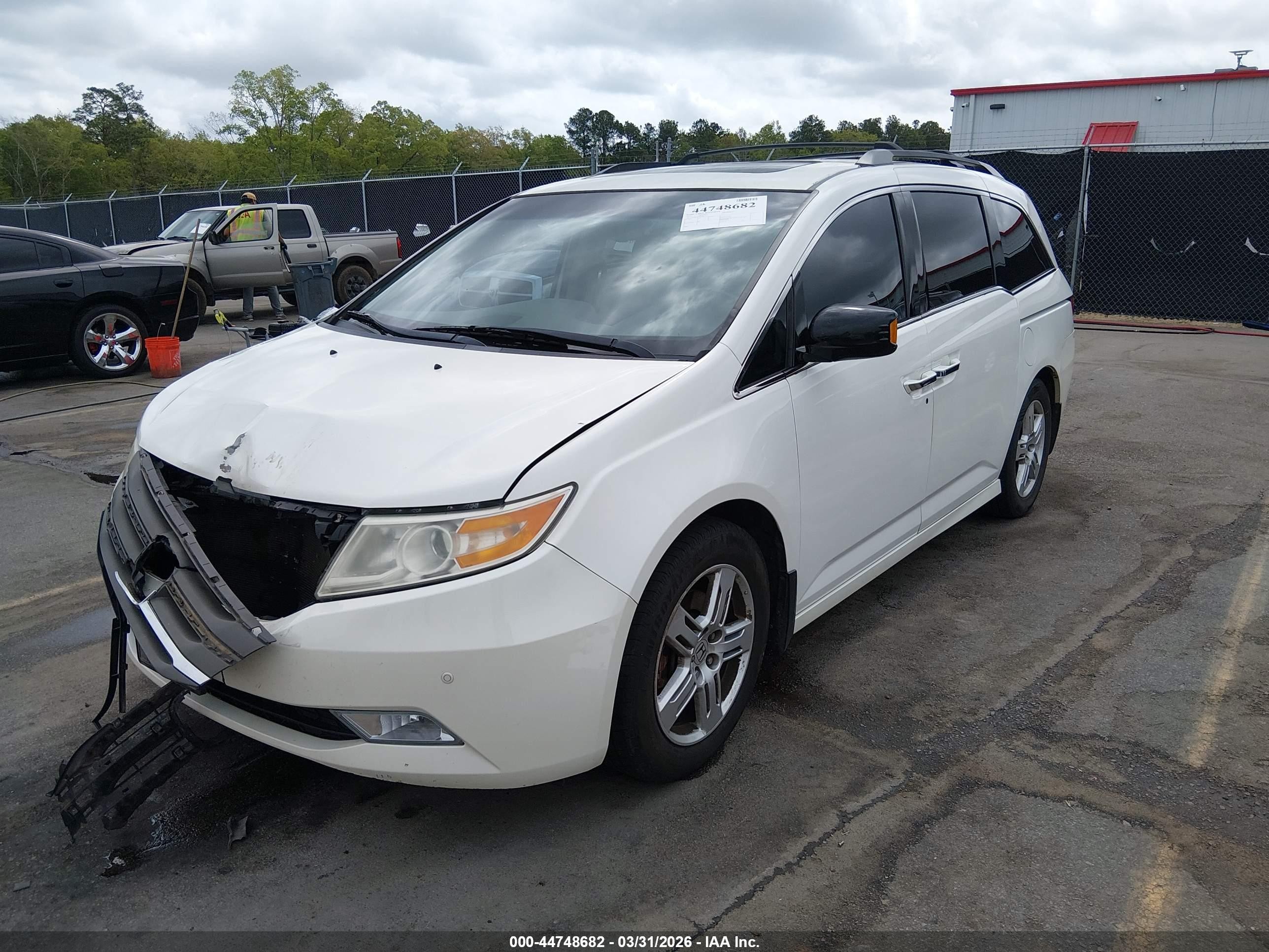 2012 Honda Odyssey Touring/touring Elite White vin: 5FNRL5H98CB051427
