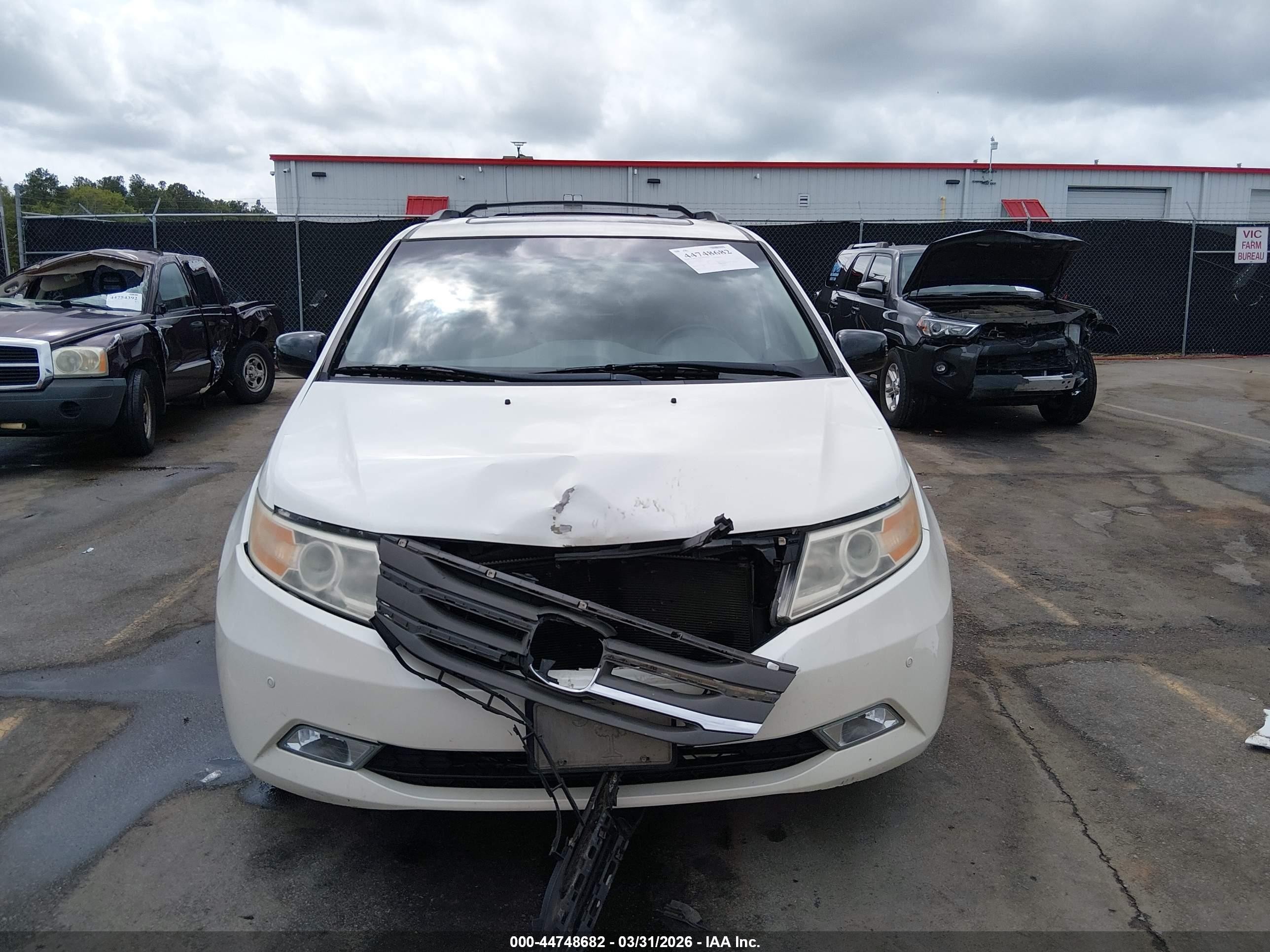 2012 Honda Odyssey Touring/touring Elite White vin: 5FNRL5H98CB051427