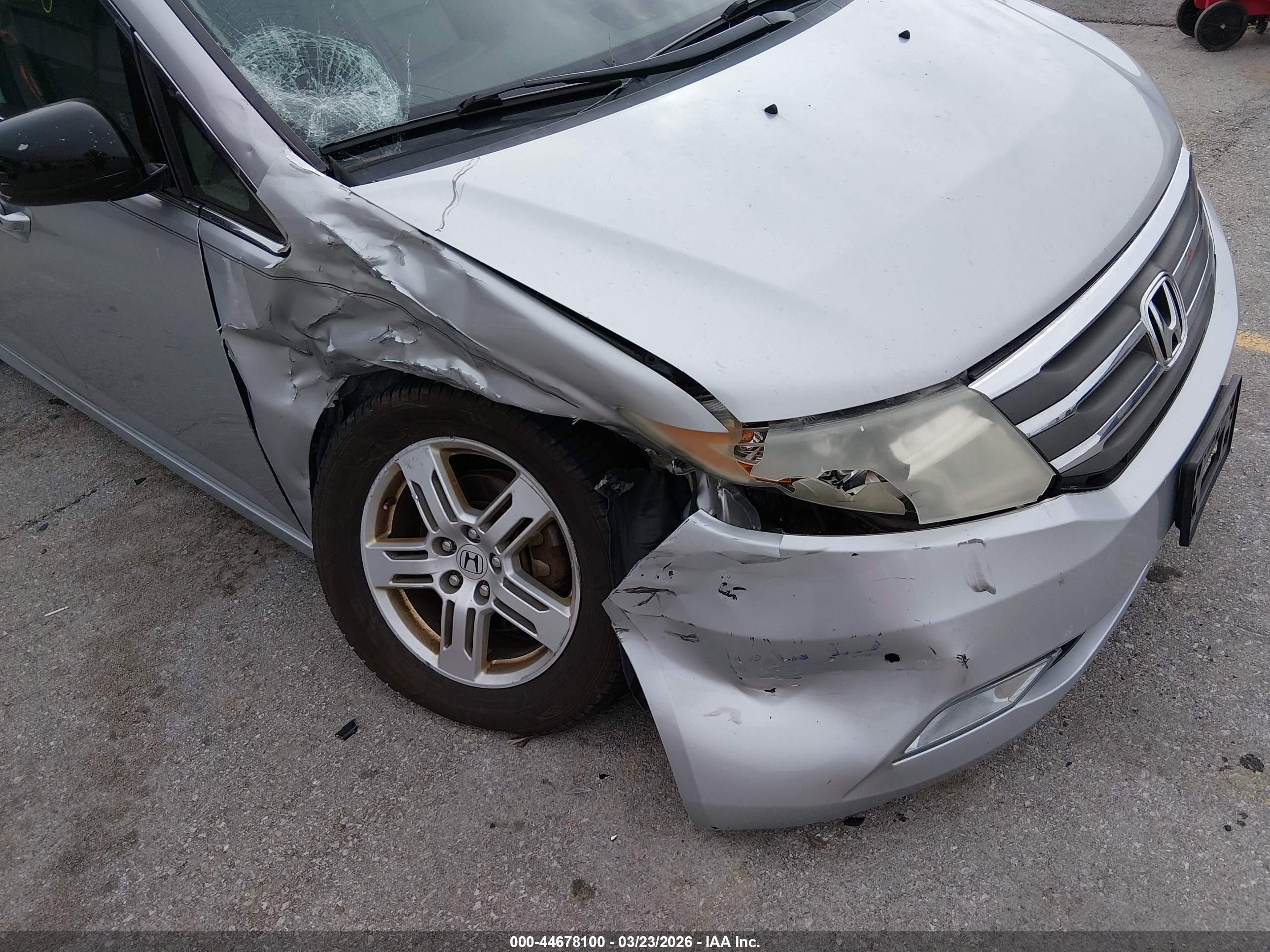 2012 Honda Odyssey Touring/touring Elite Silver vin: 5FNRL5H98CB058894
