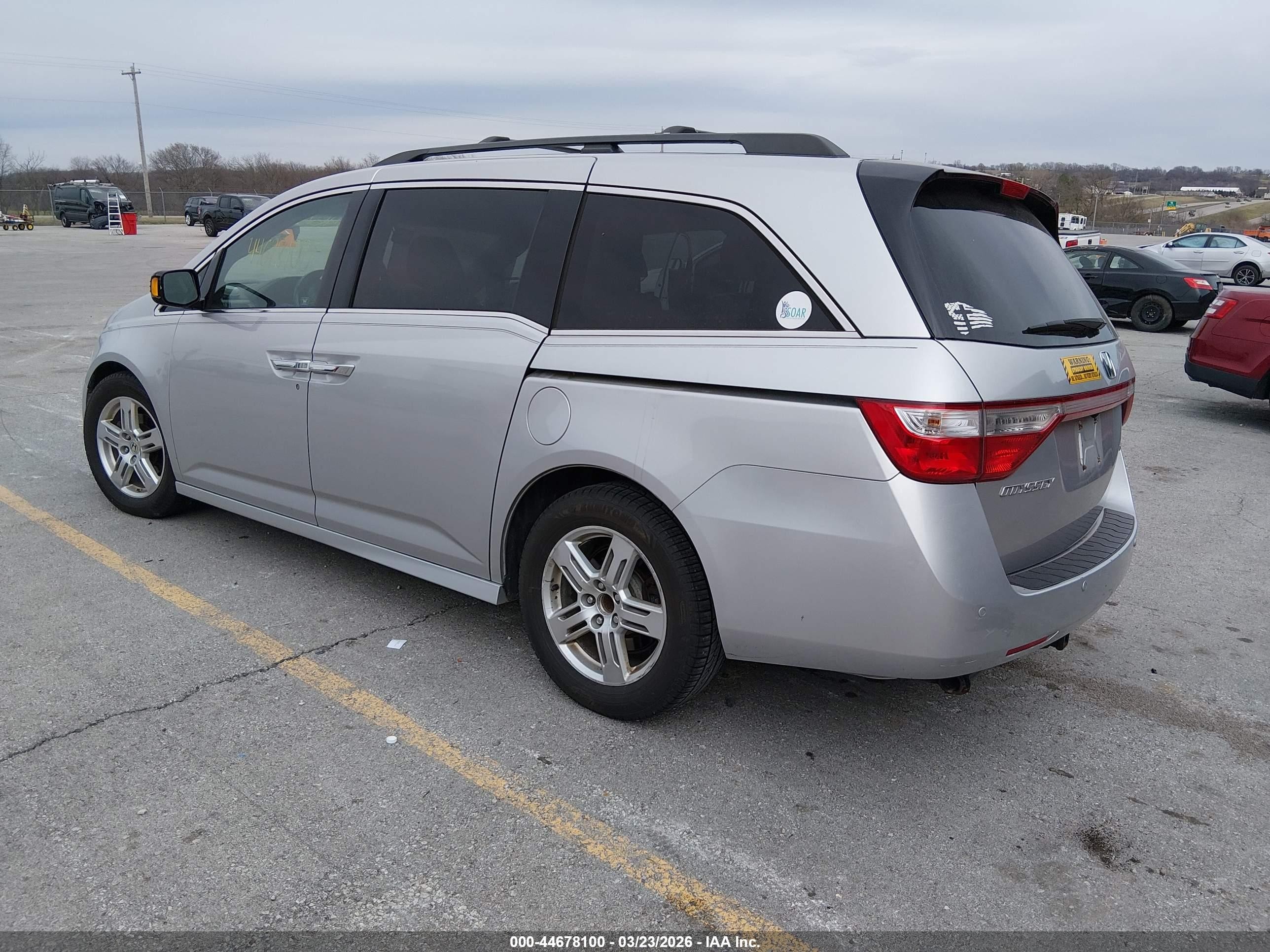 2012 Honda Odyssey Touring/touring Elite Silver vin: 5FNRL5H98CB058894