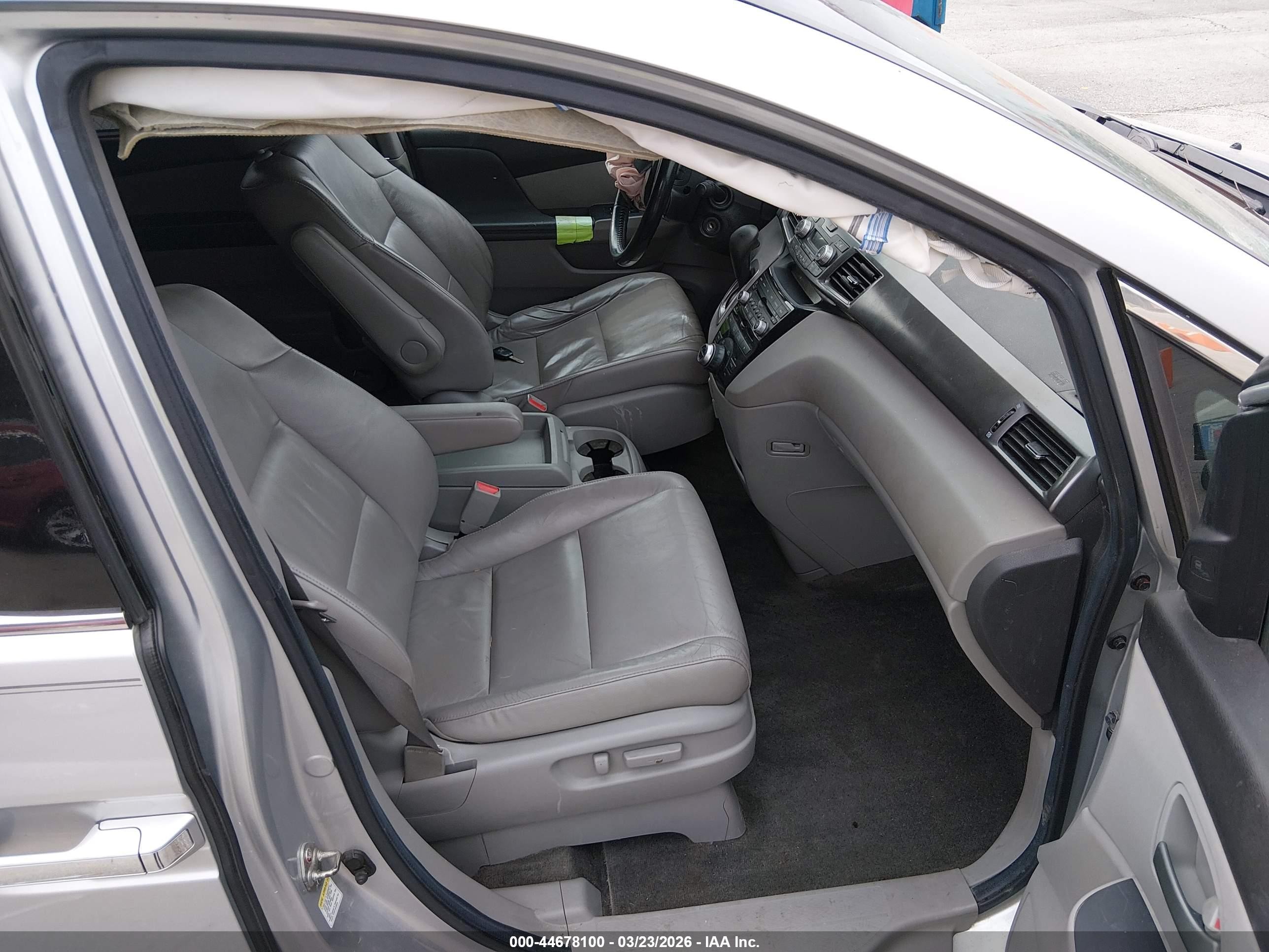2012 Honda Odyssey Touring/touring Elite Silver vin: 5FNRL5H98CB058894