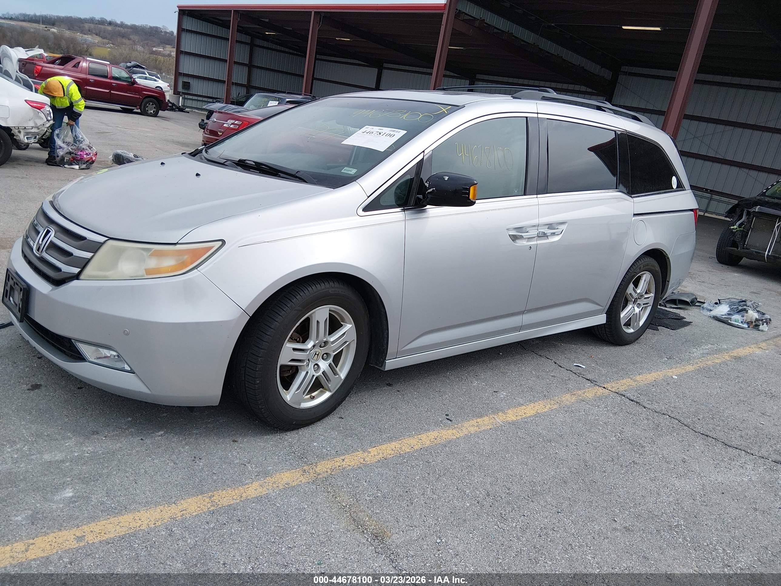 2012 Honda Odyssey Touring/touring Elite Silver vin: 5FNRL5H98CB058894