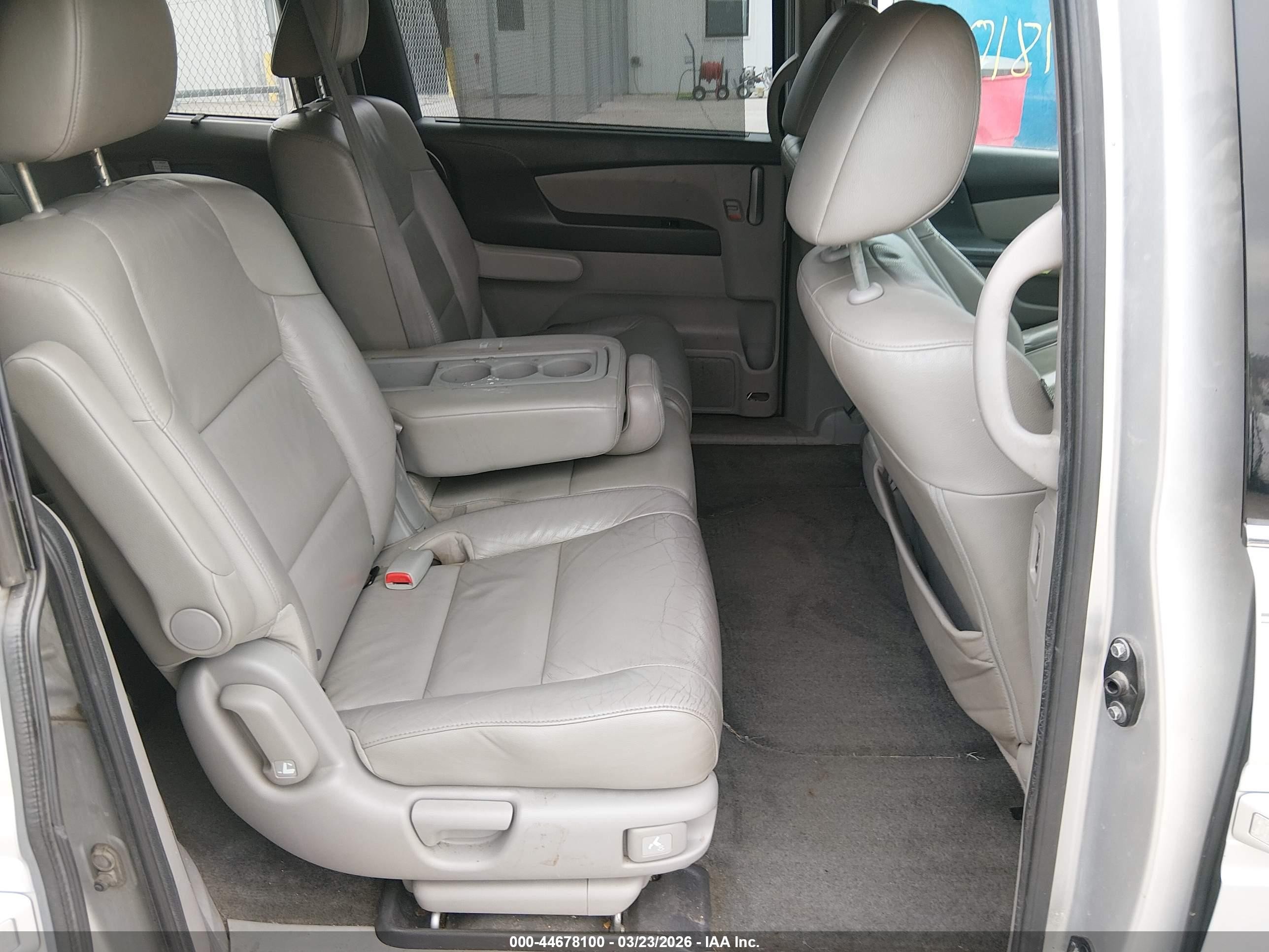 2012 Honda Odyssey Touring/touring Elite Silver vin: 5FNRL5H98CB058894