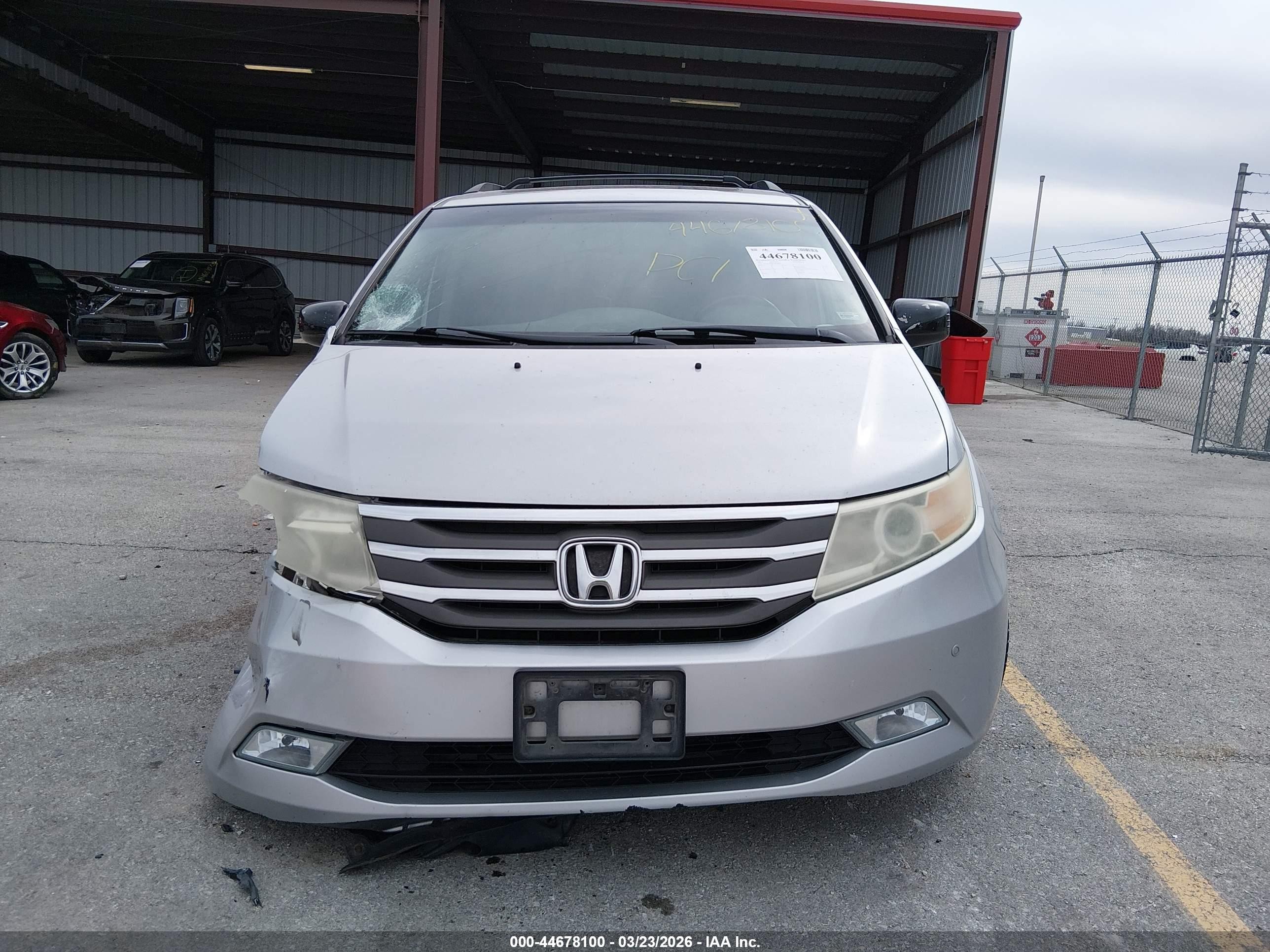 2012 Honda Odyssey Touring/touring Elite Silver vin: 5FNRL5H98CB058894