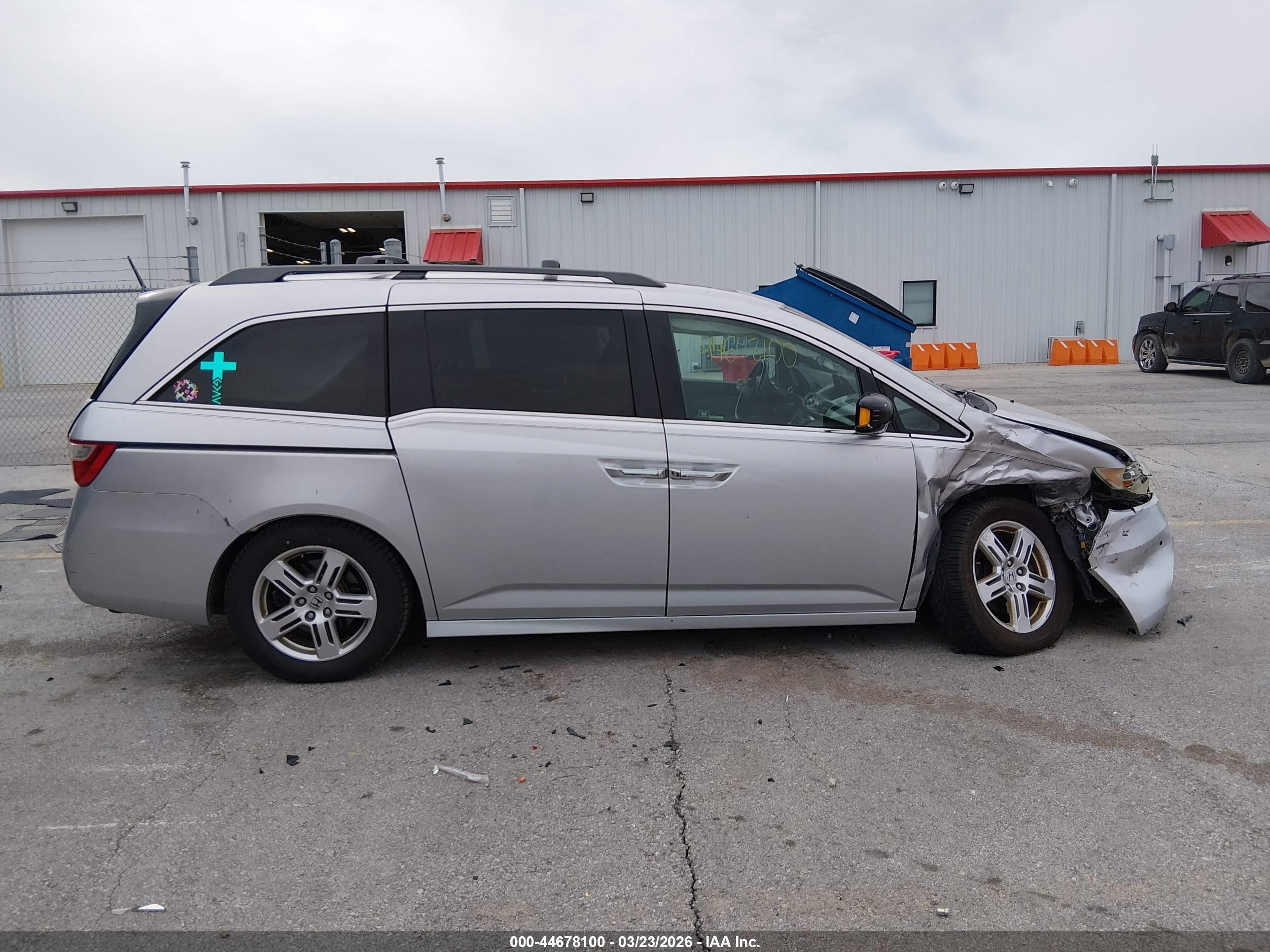 2012 Honda Odyssey Touring/touring Elite Silver vin: 5FNRL5H98CB058894