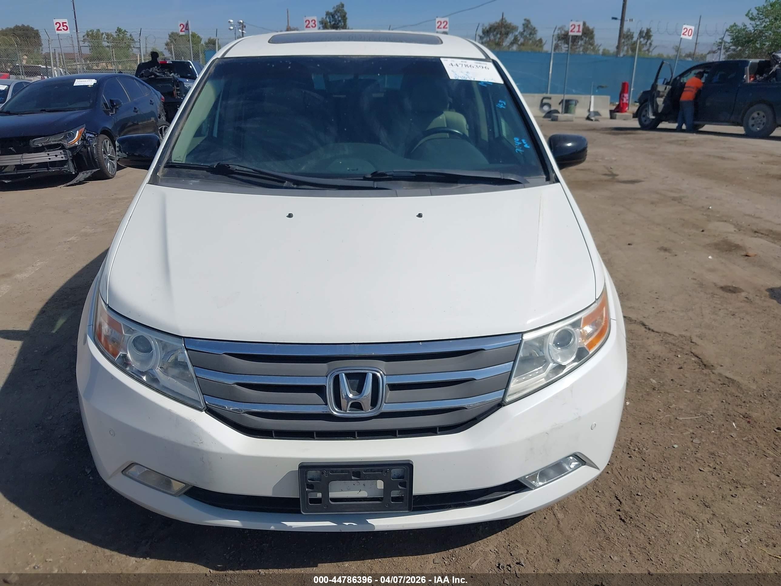 2012 Honda Odyssey Touring/touring Elite White vin: 5FNRL5H98CB091801