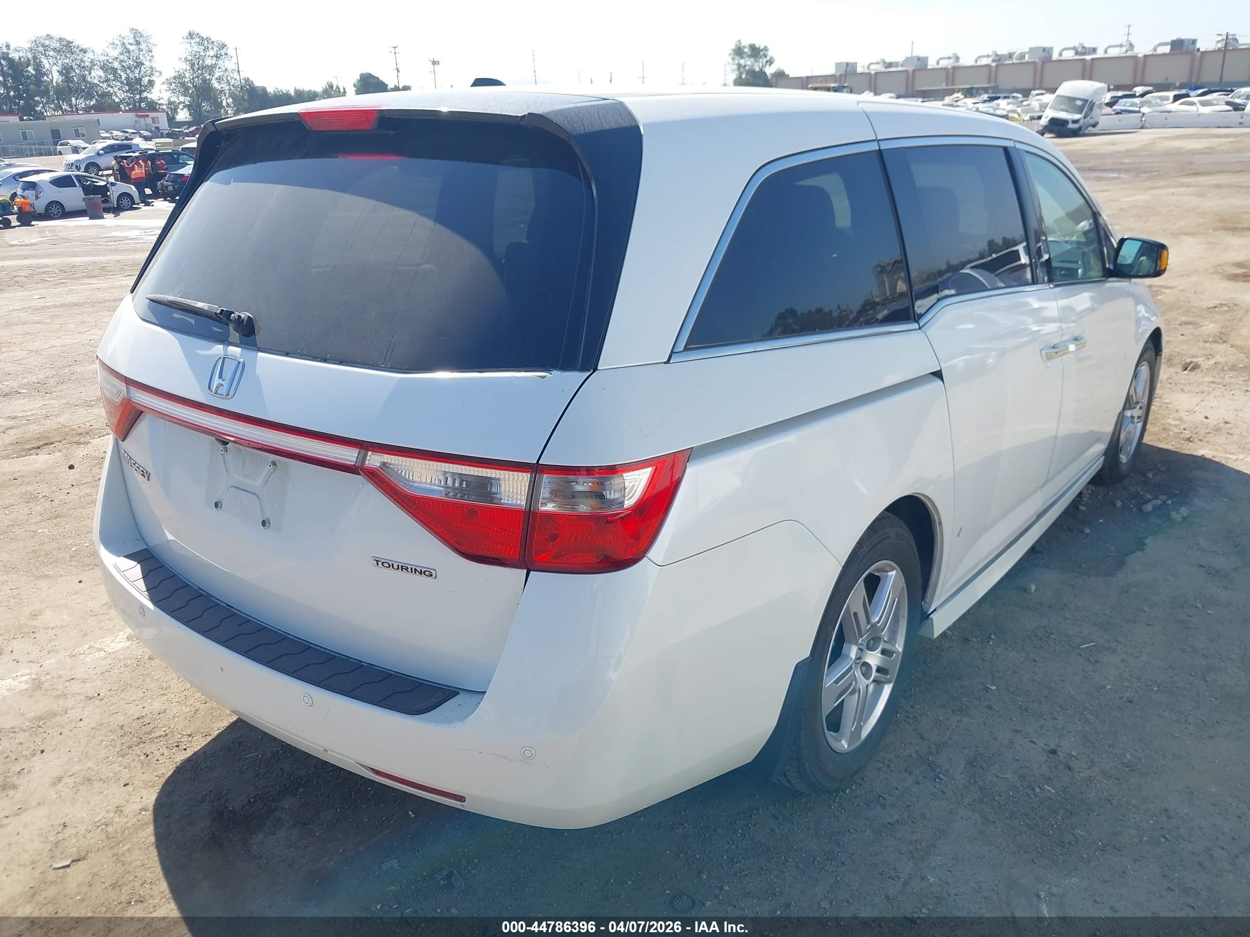 2012 Honda Odyssey Touring/touring Elite White vin: 5FNRL5H98CB091801
