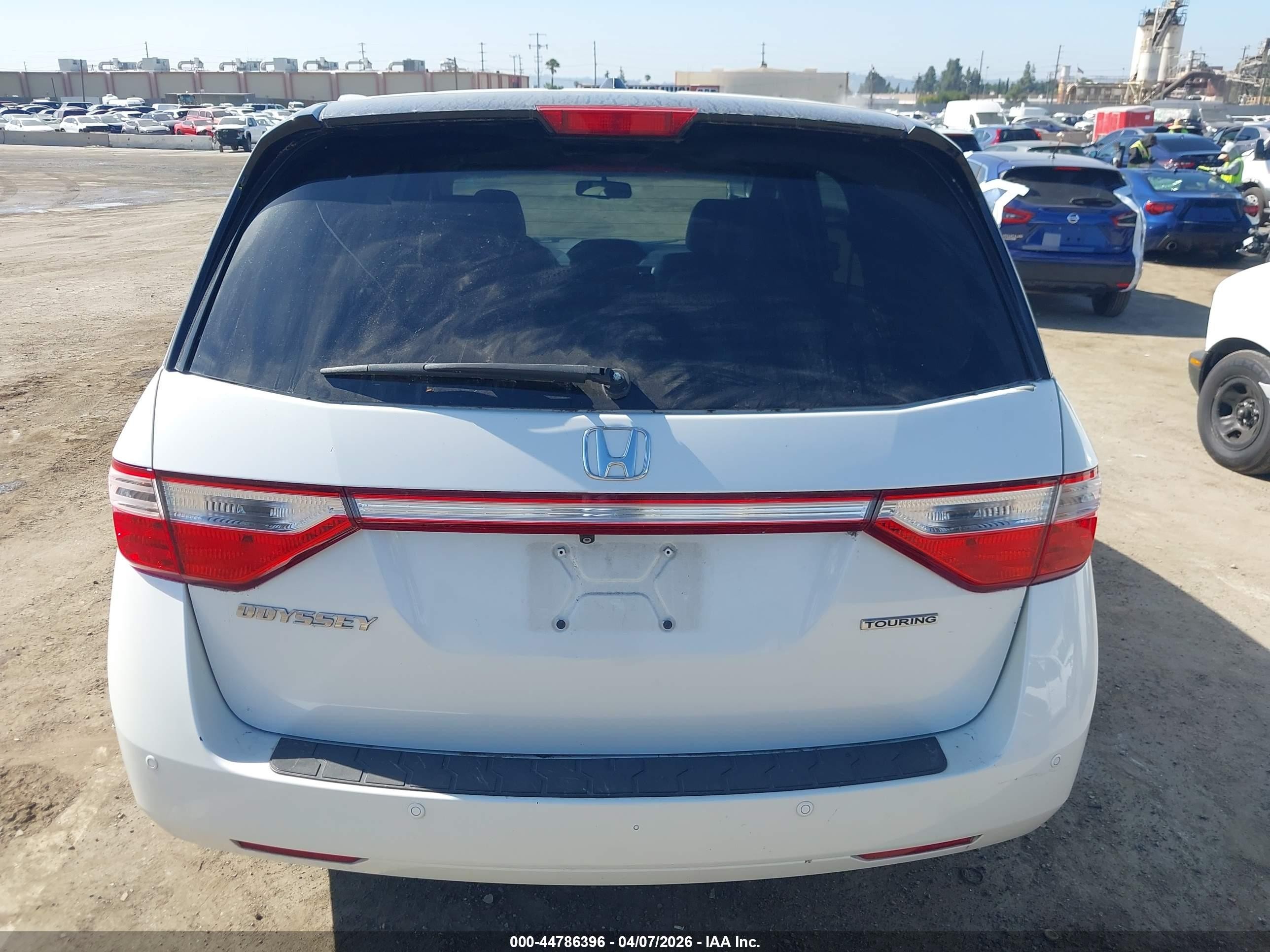 2012 Honda Odyssey Touring/touring Elite White vin: 5FNRL5H98CB091801