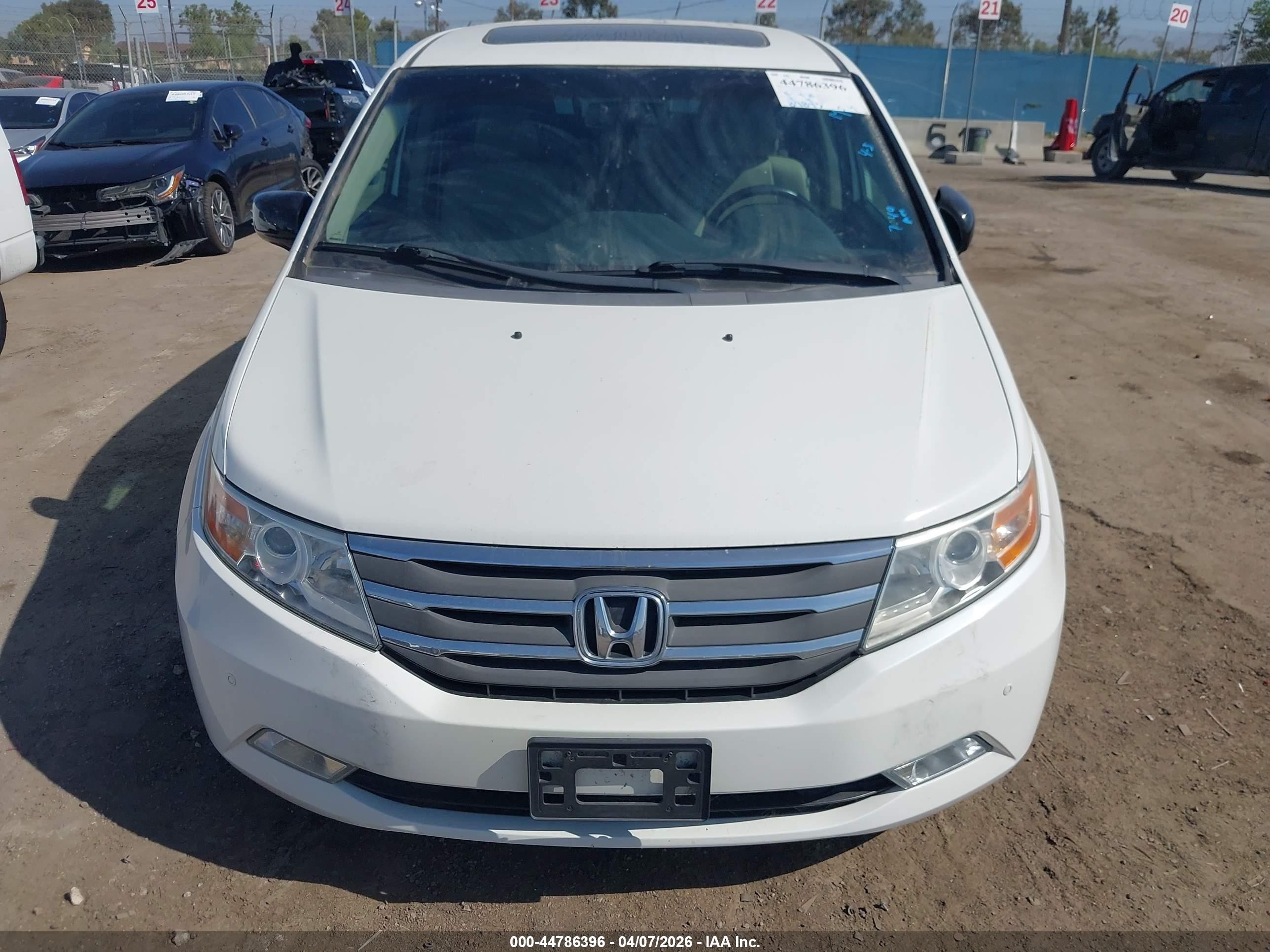 2012 Honda Odyssey Touring/touring Elite White vin: 5FNRL5H98CB091801