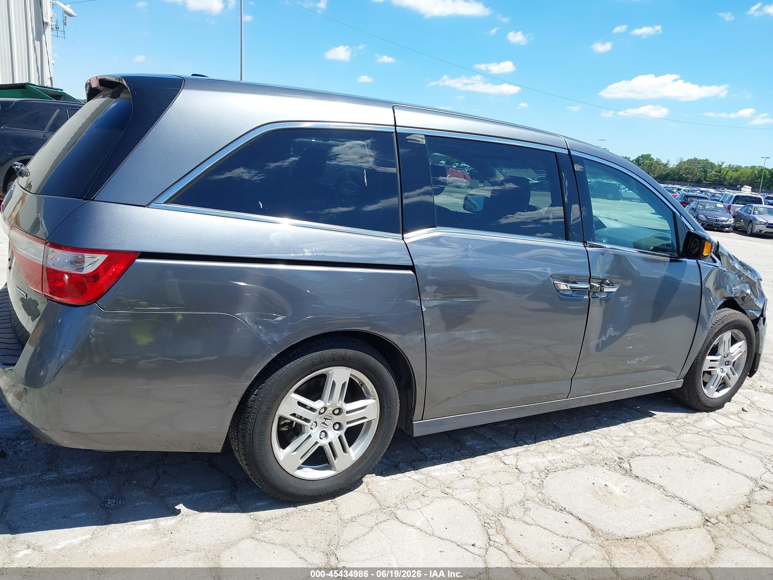 2012 Honda Odyssey Touring/touring Elite Gray vin: 5FNRL5H98CB120360