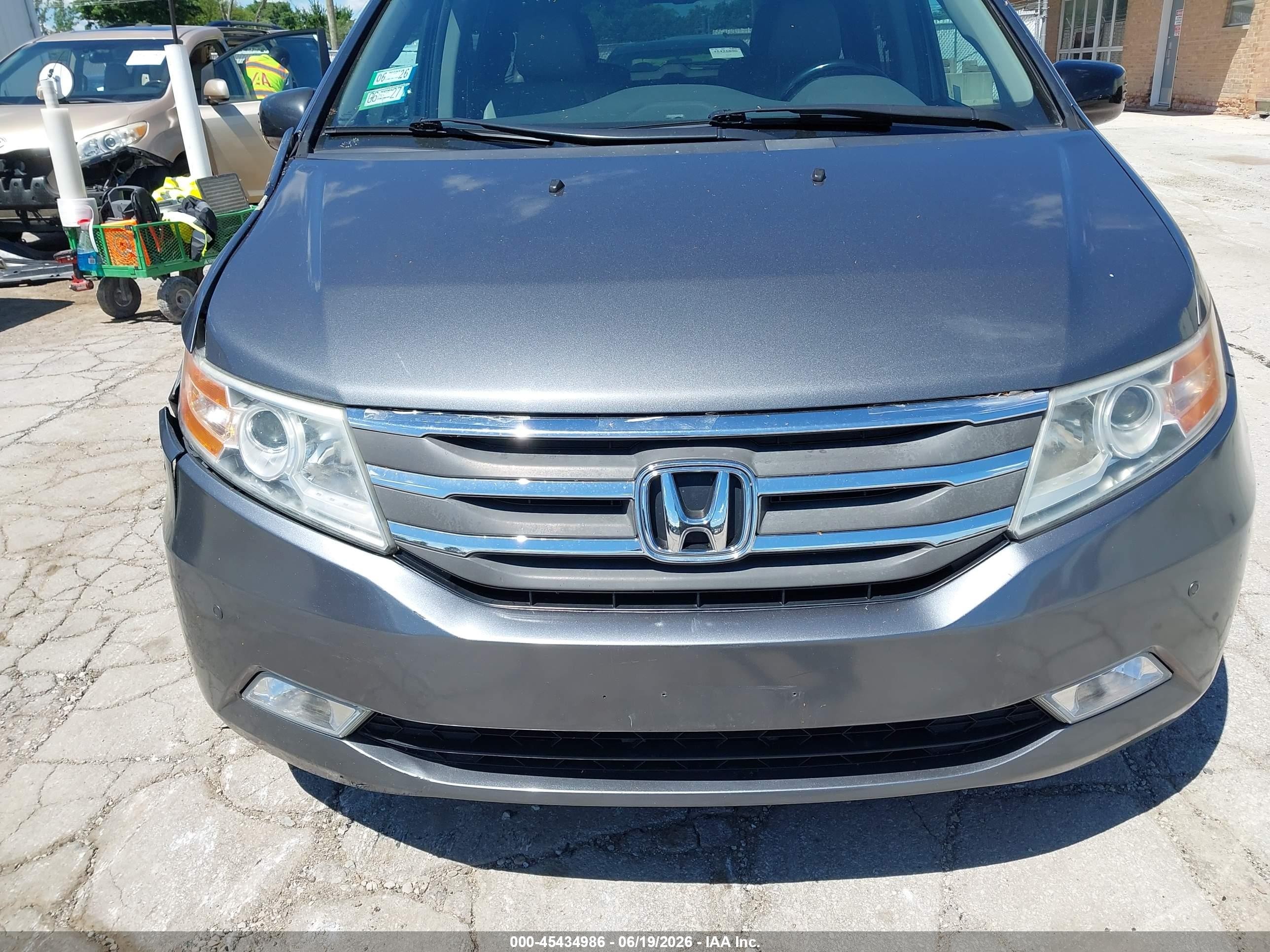 2012 Honda Odyssey Touring/touring Elite Gray vin: 5FNRL5H98CB120360