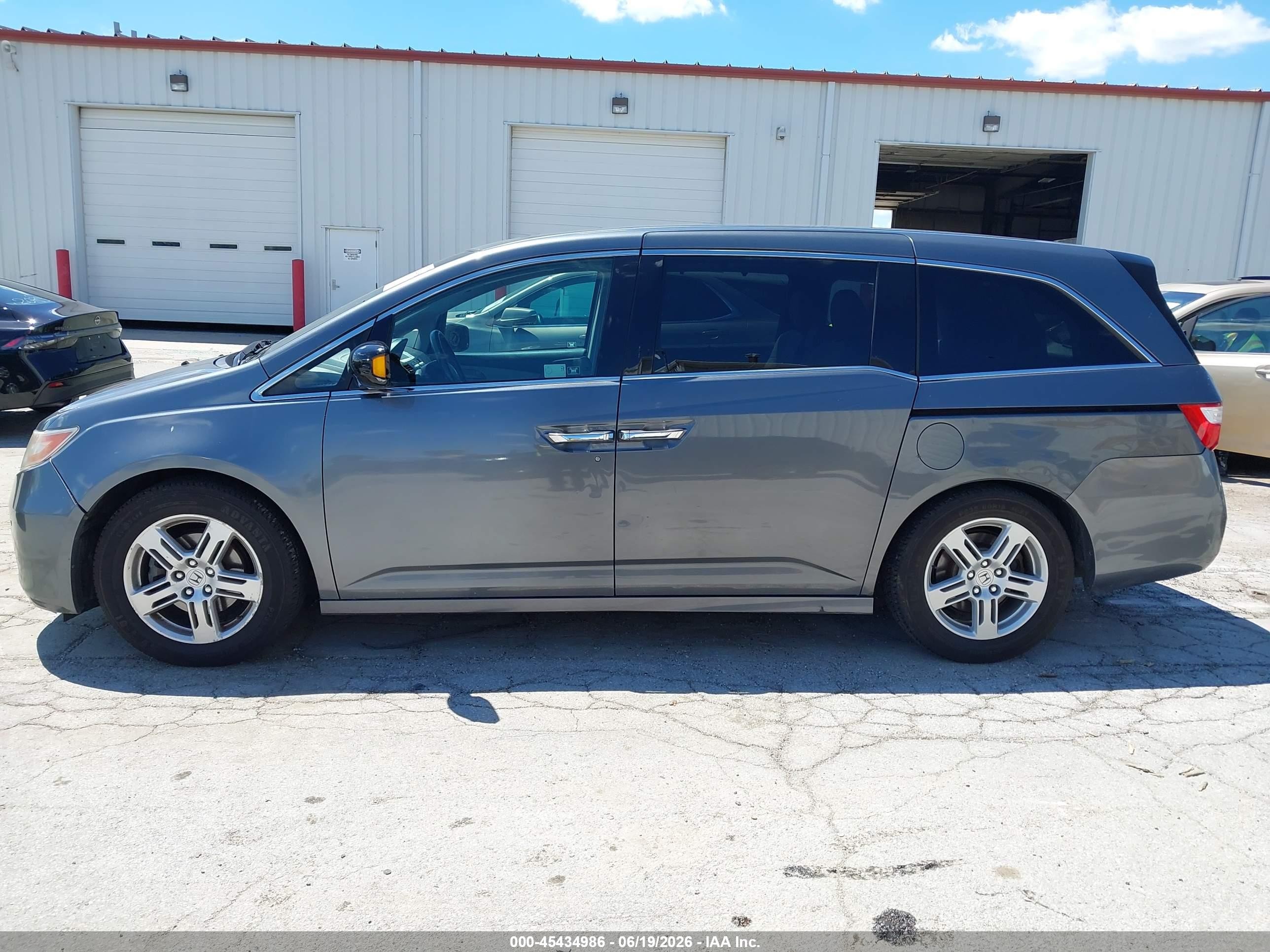 2012 Honda Odyssey Touring/touring Elite Gray vin: 5FNRL5H98CB120360