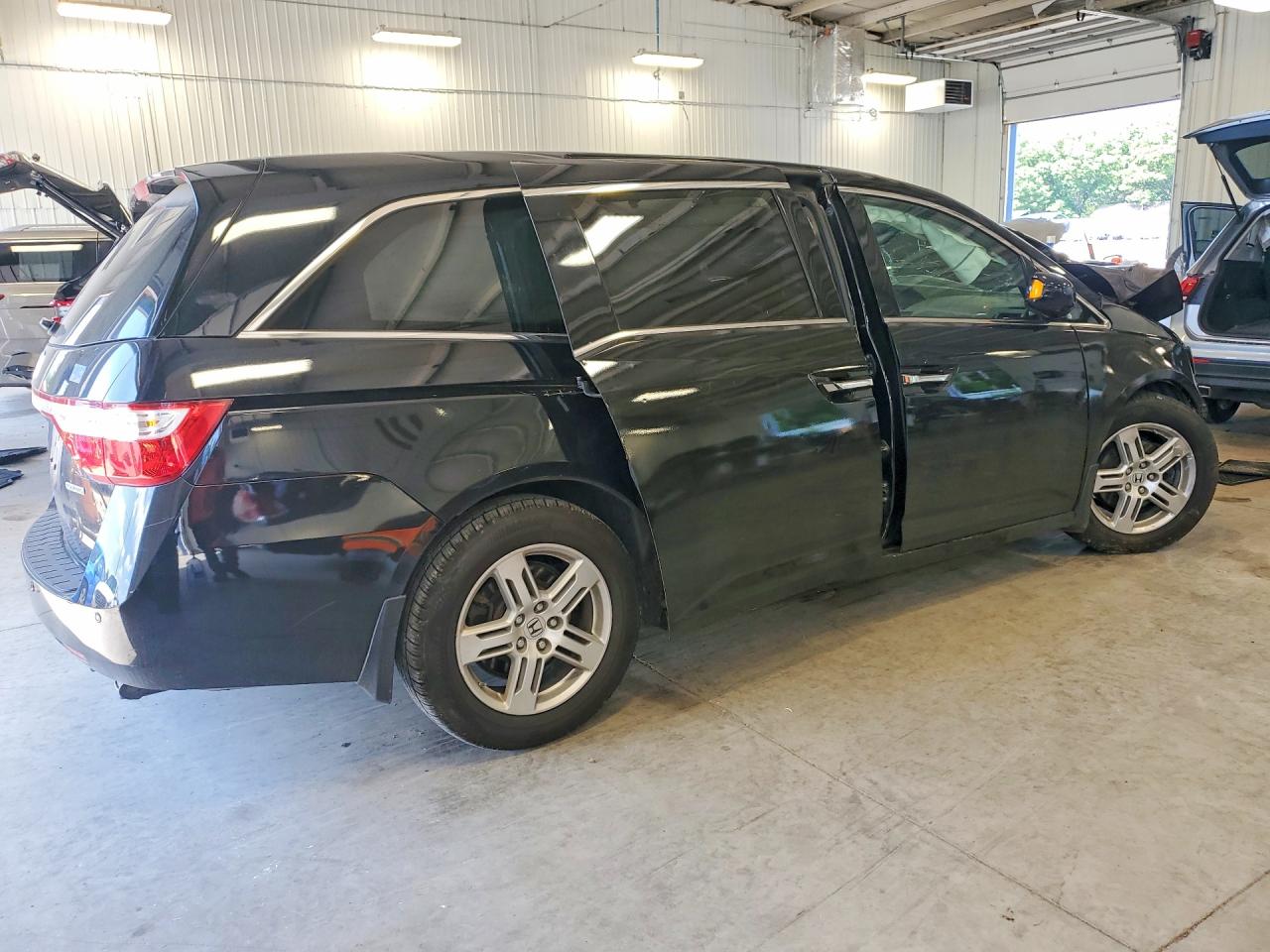 2013 Honda Odyssey Touring Black vin: 5FNRL5H98DB074725