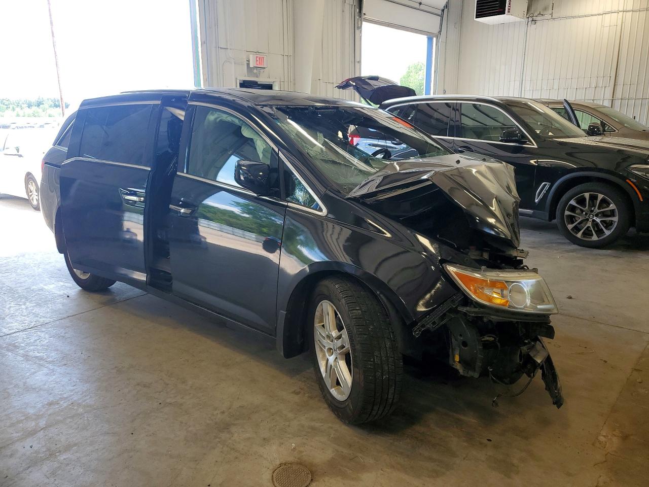 2013 Honda Odyssey Touring Black vin: 5FNRL5H98DB074725
