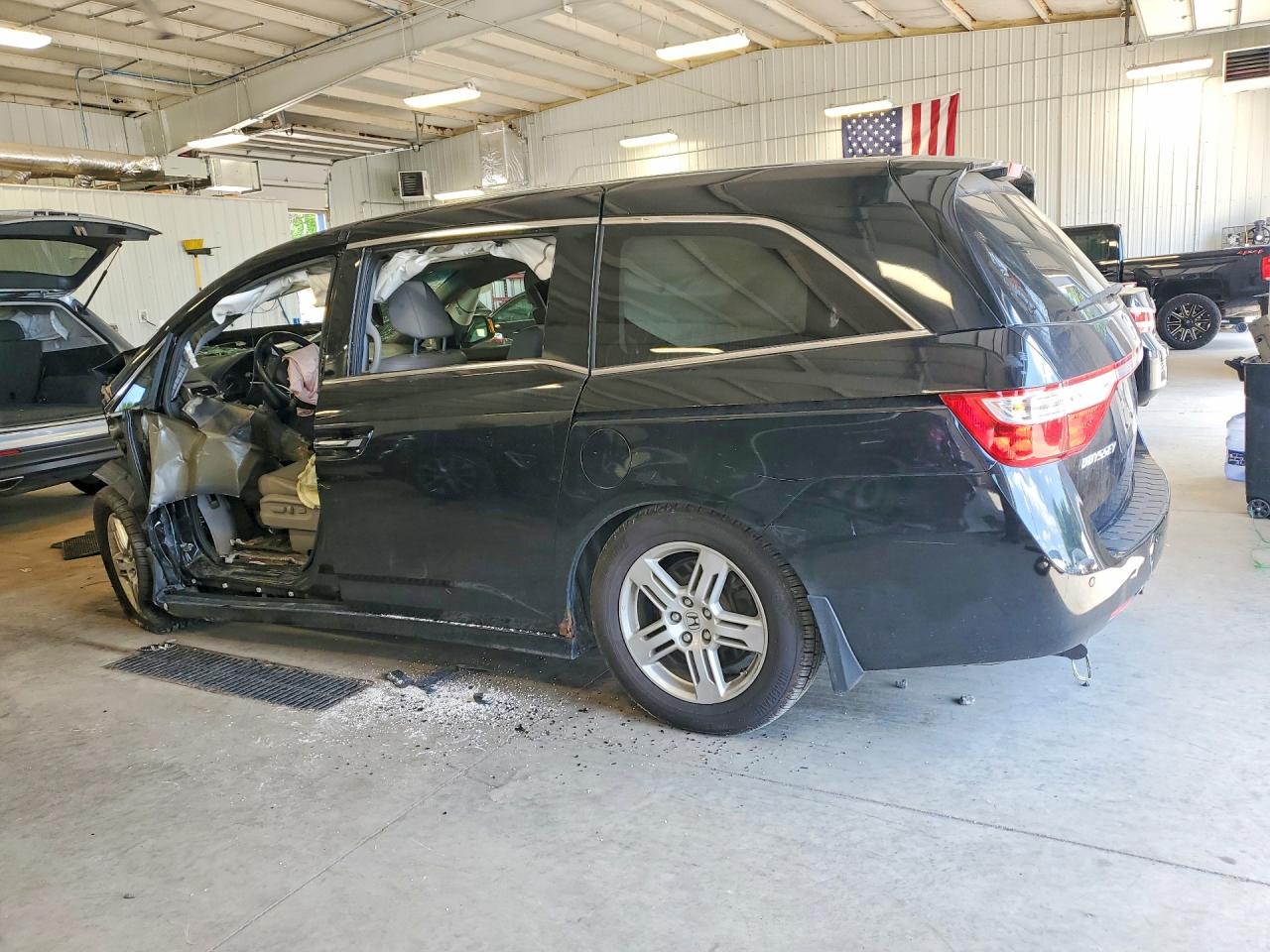 2013 Honda Odyssey Touring Black vin: 5FNRL5H98DB074725