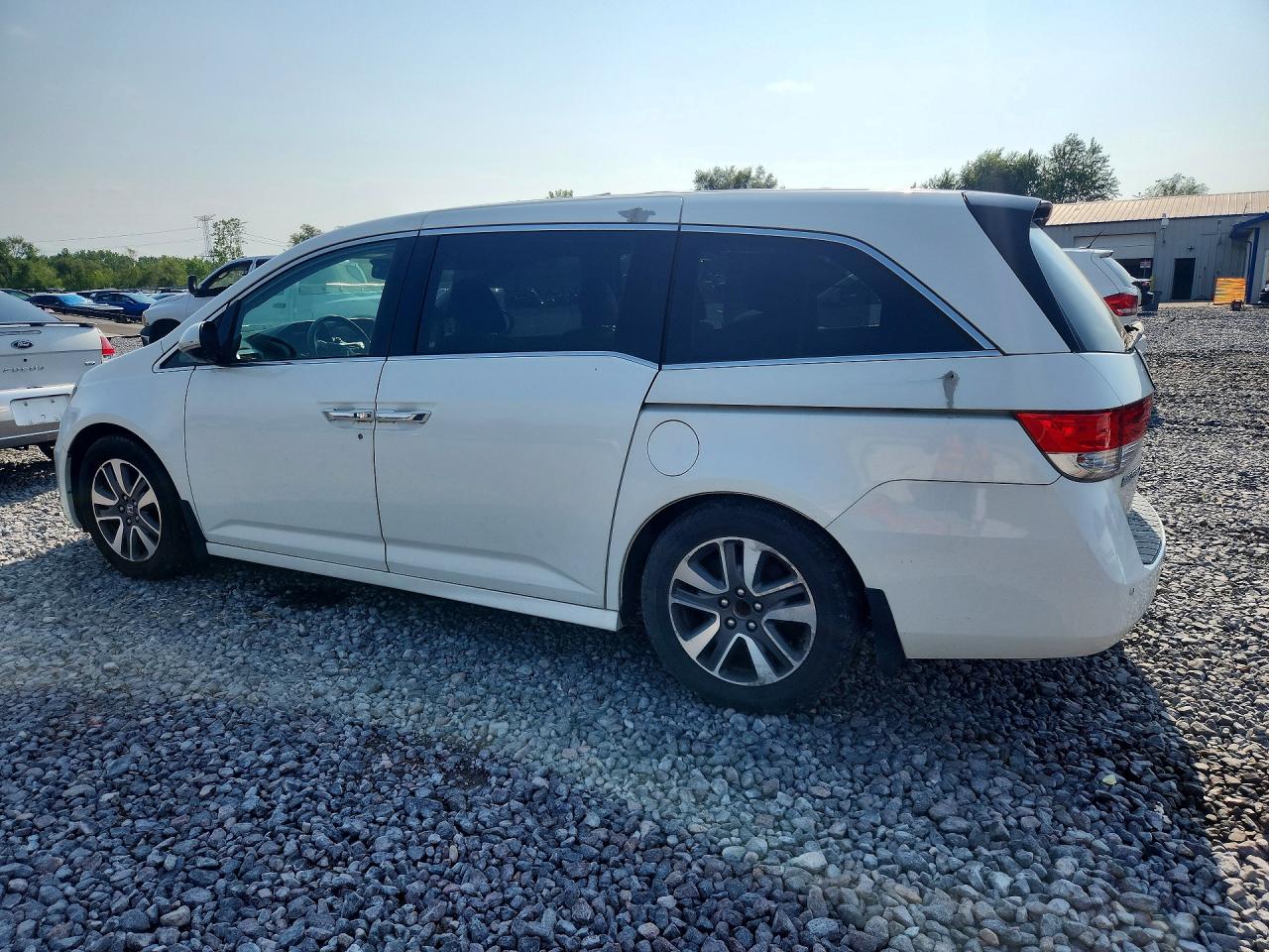 2014 Honda Odyssey Touring White vin: 5FNRL5H98EB023419