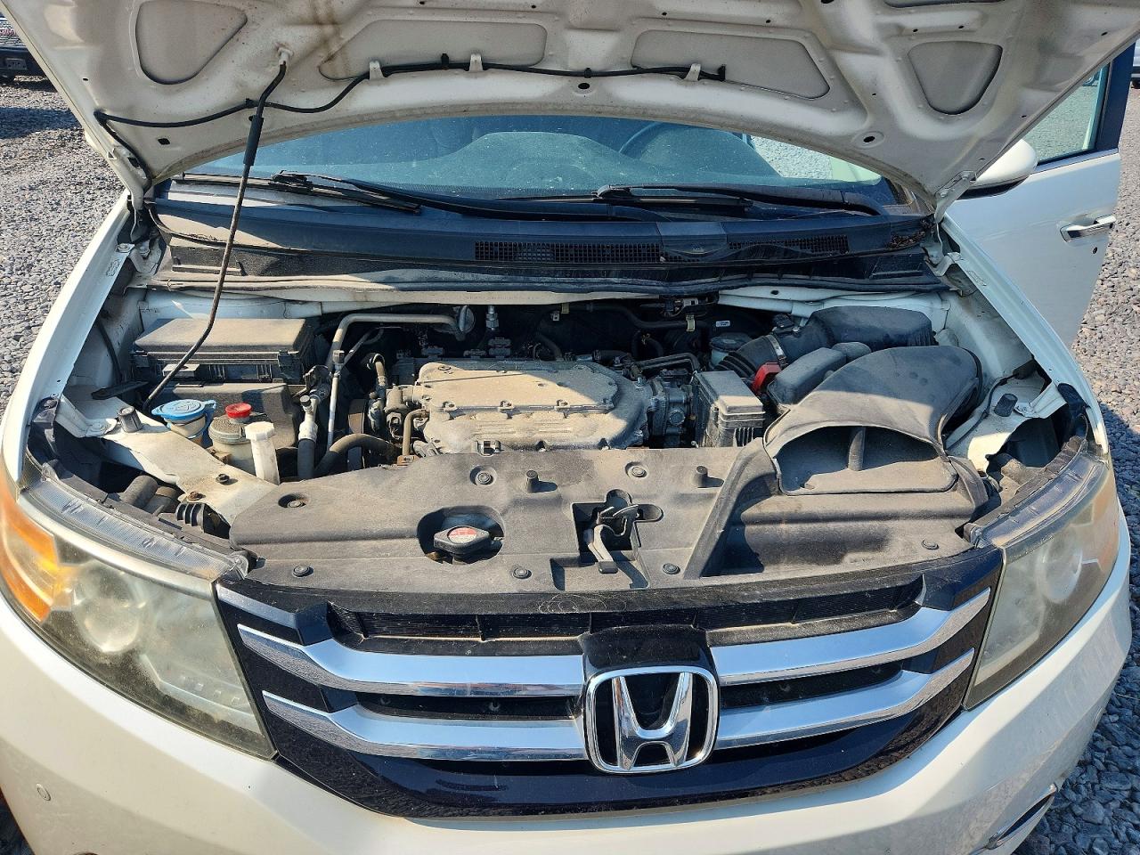 2014 Honda Odyssey Touring White vin: 5FNRL5H98EB023419