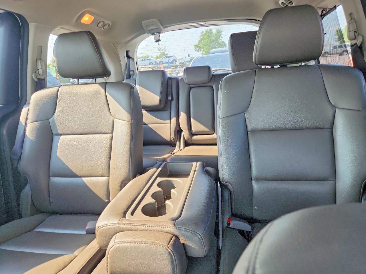 2014 Honda Odyssey Touring White vin: 5FNRL5H98EB023419