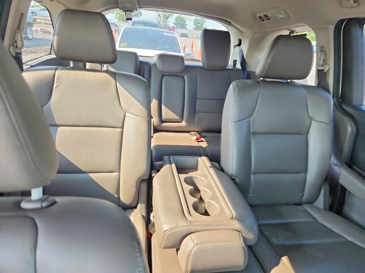 2014 Honda Odyssey Touring White vin: 5FNRL5H98EB023419