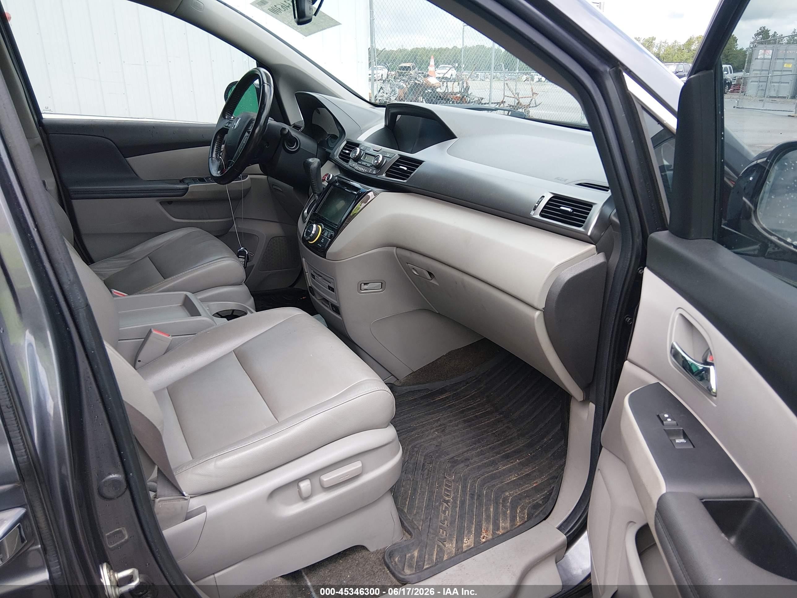 2014 Honda Odyssey Touring/touring Elite Gray vin: 5FNRL5H98EB058509