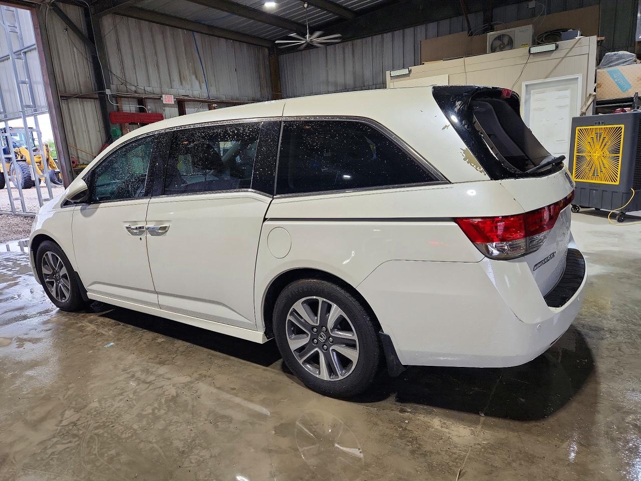 2014 Honda Odyssey White vin: 5FNRL5H98EB065816
