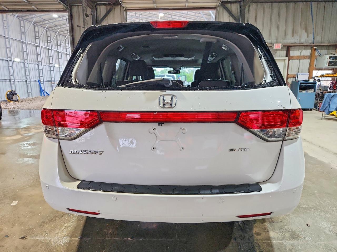 2014 Honda Odyssey White vin: 5FNRL5H98EB065816