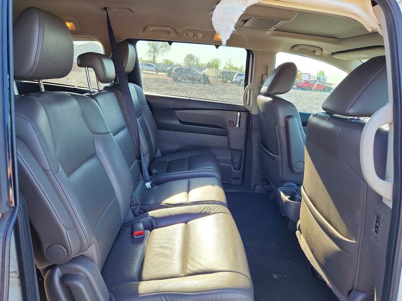 2014 Honda Odyssey Touring White vin: 5FNRL5H98EB070157