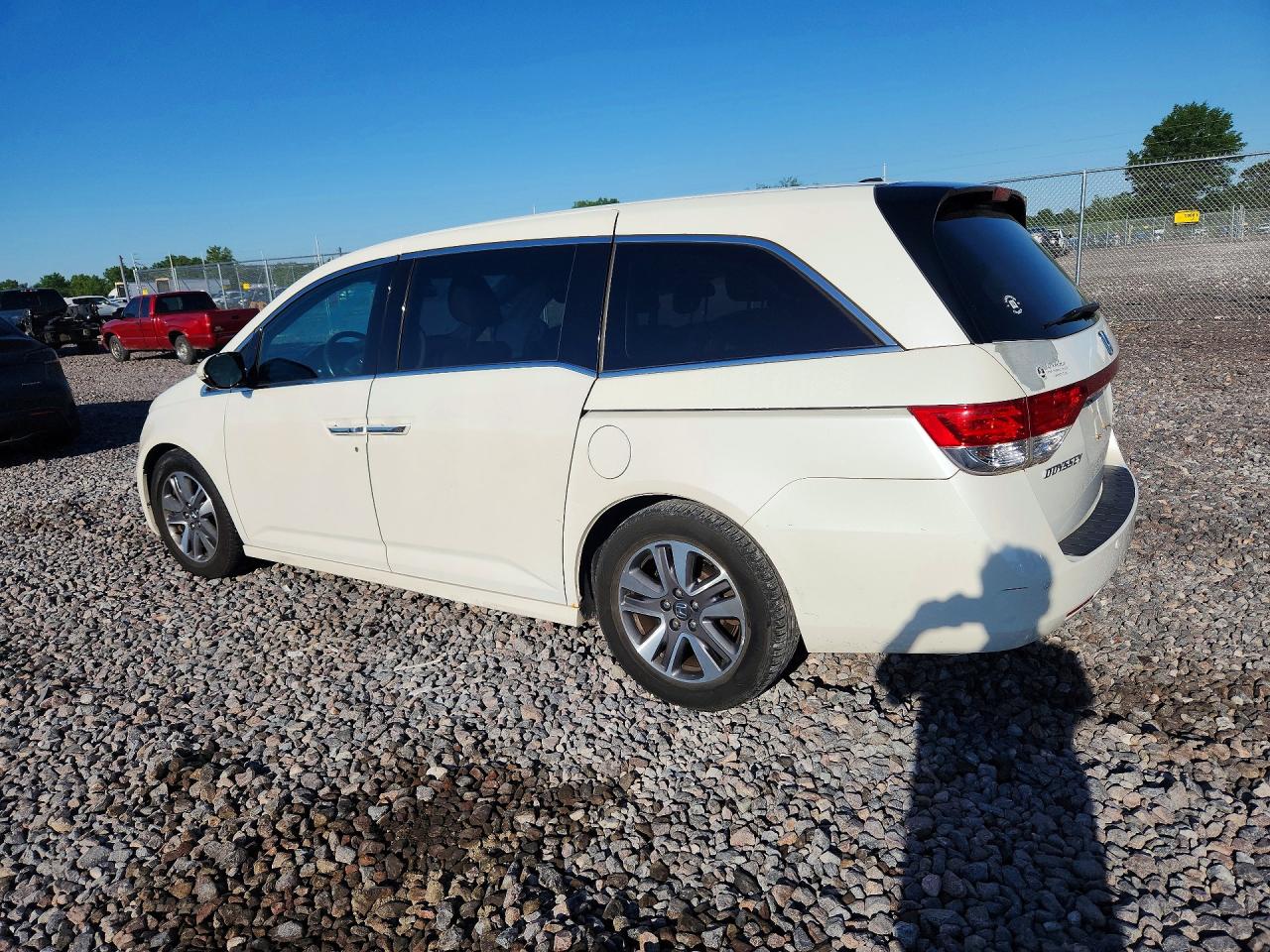 2014 Honda Odyssey Touring White vin: 5FNRL5H98EB070157