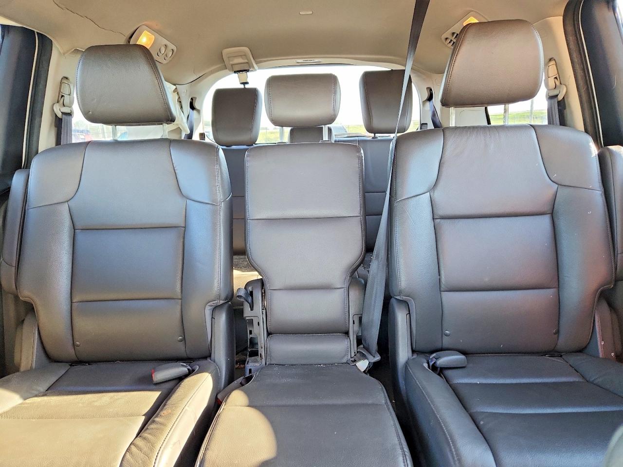 2014 Honda Odyssey Touring White vin: 5FNRL5H98EB070157