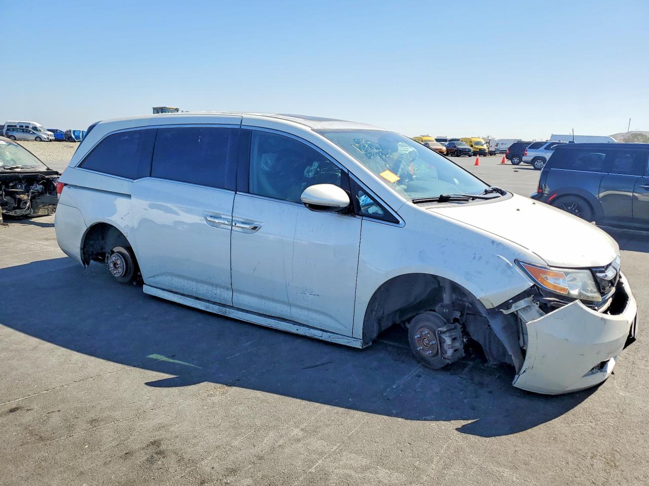 2014 Honda Odyssey Touring White vin: 5FNRL5H98EB084592