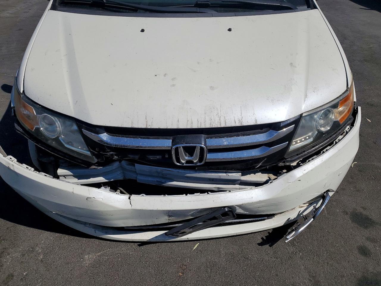 2014 Honda Odyssey Touring White vin: 5FNRL5H98EB084592