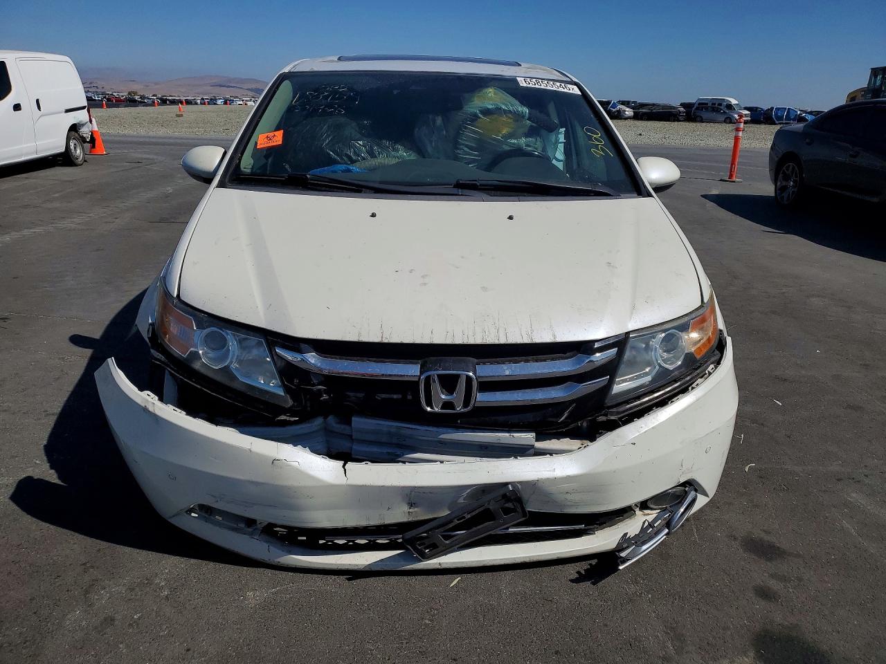 2014 Honda Odyssey Touring White vin: 5FNRL5H98EB084592