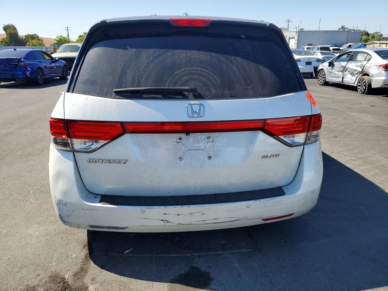 2014 Honda Odyssey Touring White vin: 5FNRL5H98EB084592