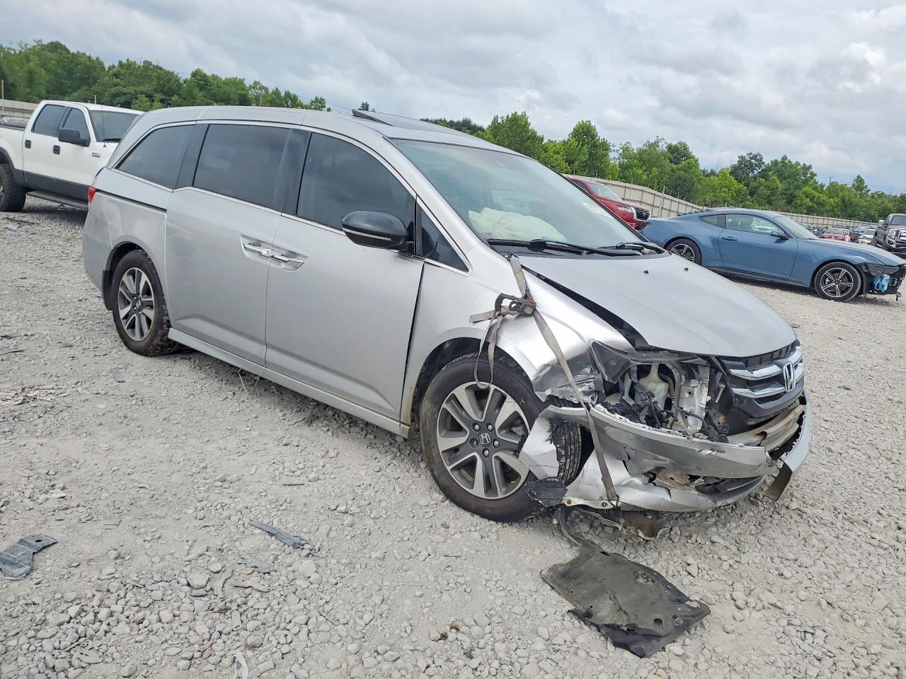 2014 Honda Odyssey Touring Silver vin: 5FNRL5H98EB135413