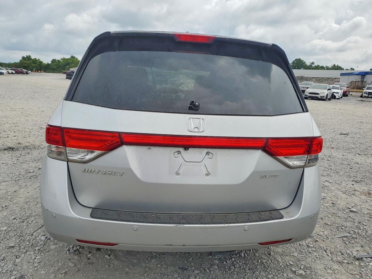 2014 Honda Odyssey Touring Silver vin: 5FNRL5H98EB135413