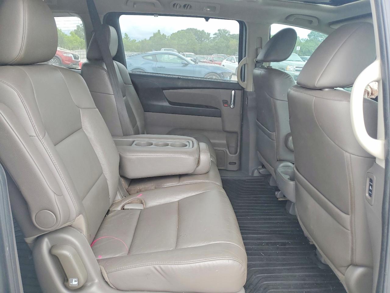 2014 Honda Odyssey Touring Silver vin: 5FNRL5H98EB135413