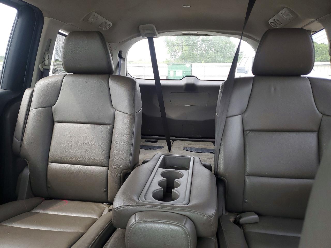 2014 Honda Odyssey Touring Silver vin: 5FNRL5H98EB135413